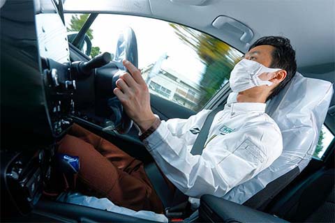 調整後はお客様のご承諾を得て試乗を行い、症状や違和感が改善されているか確認します。