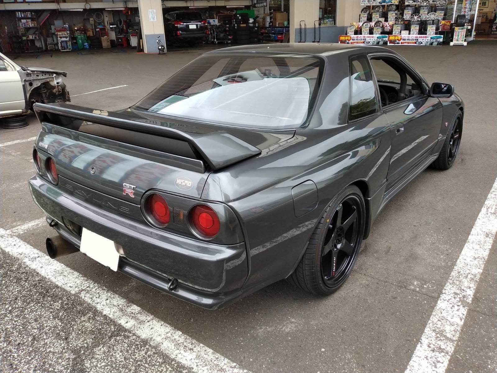 贈呈 bnr32 GTR ニッサンエンブレム84891-50Y00とあります少し曲がり