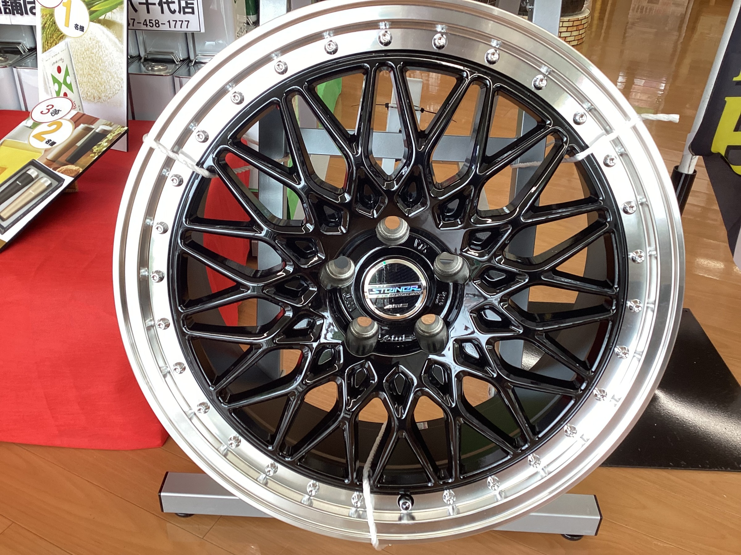 大口径アルミホイール多数展示しています その６ お知らせ タイヤ館 八千代 千葉県のタイヤ カー用品ショップ タイヤからはじまる トータルカーメンテナンス タイヤ館グループ