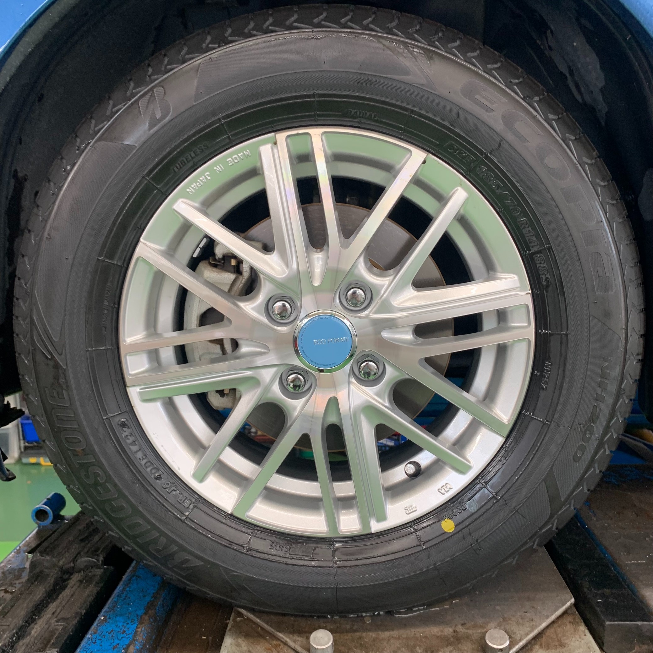 日産ノート☆e-POWER E12 185/70R14 バリ山 ウェッズ RAVRION RS01