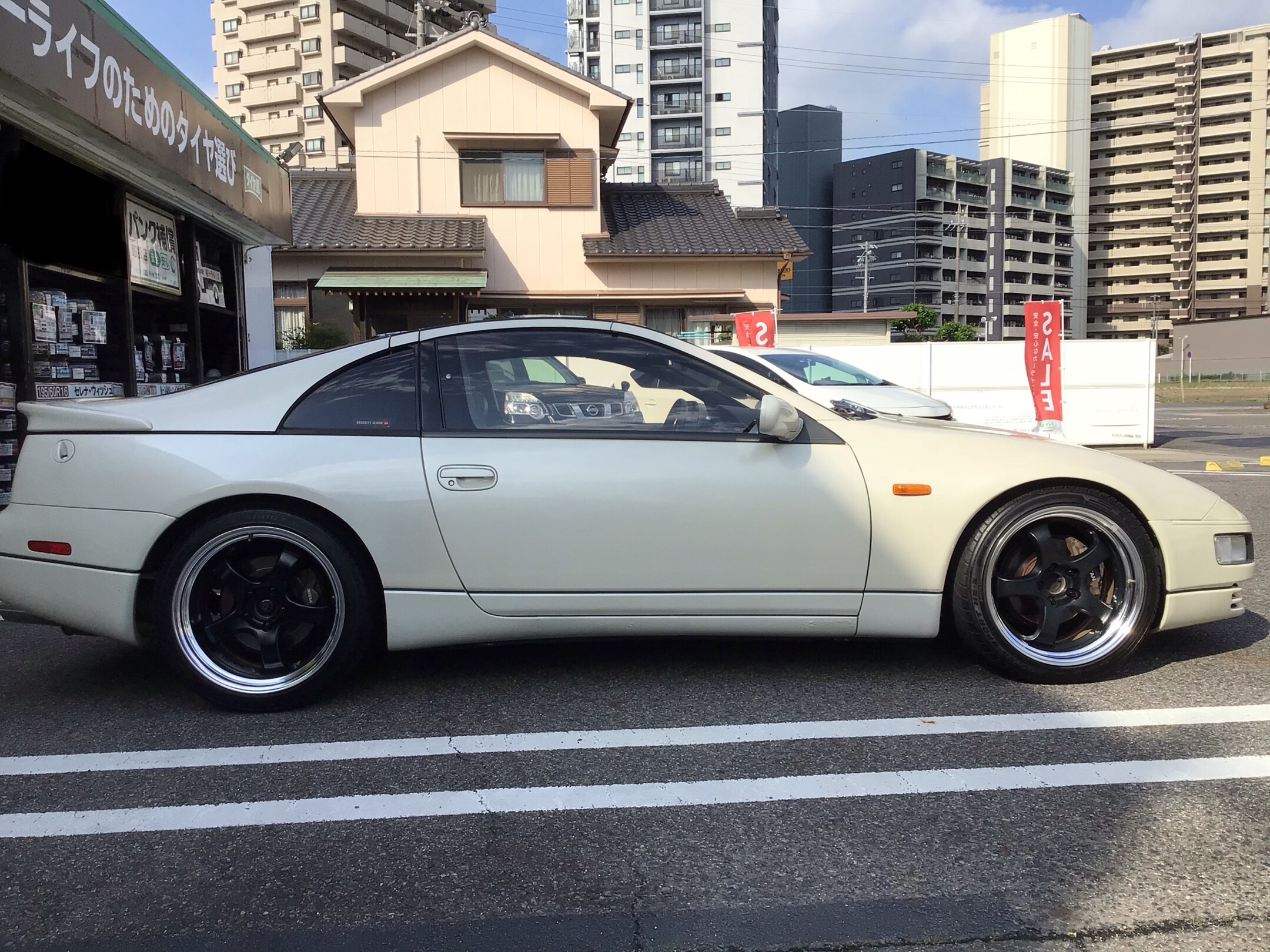 足廻り交換作業(車高調:テイン FLEX Z) 日産・フェアレディZ 足廻り交換作業(車高調:テイン FLEX Z) 日産・フェアレディZ