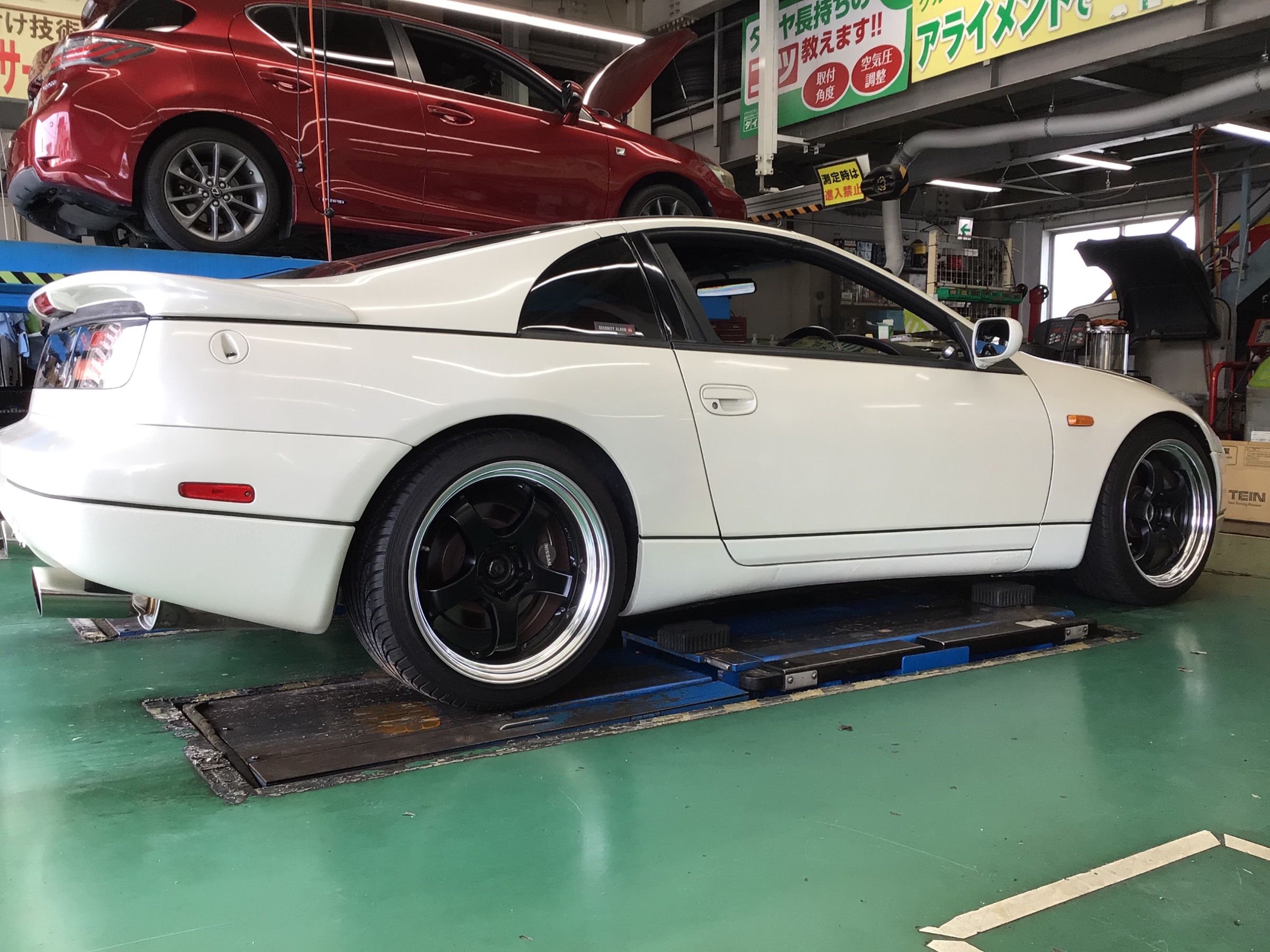 足廻り交換作業（車高調：テイン FLEX Z） 日産・フェアレディZ