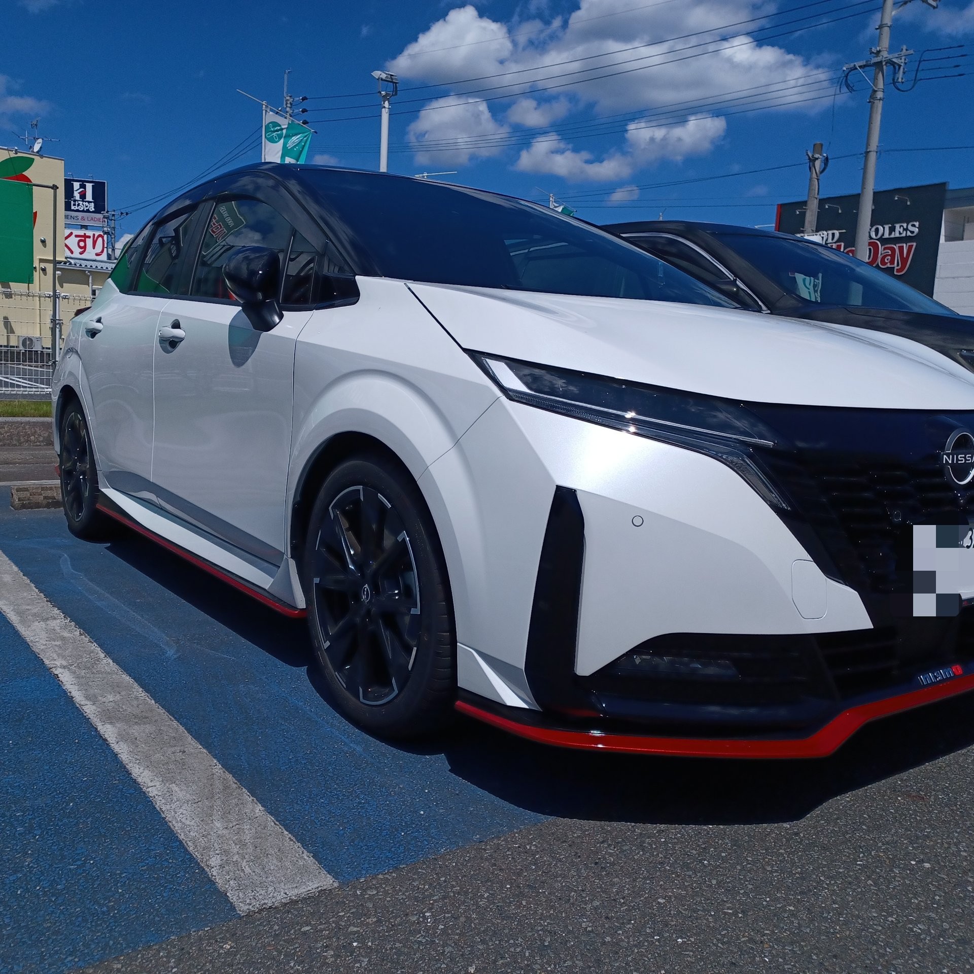 新車、ニッサン·ノート·オーラ·ニスモに車高調キット取り付けして