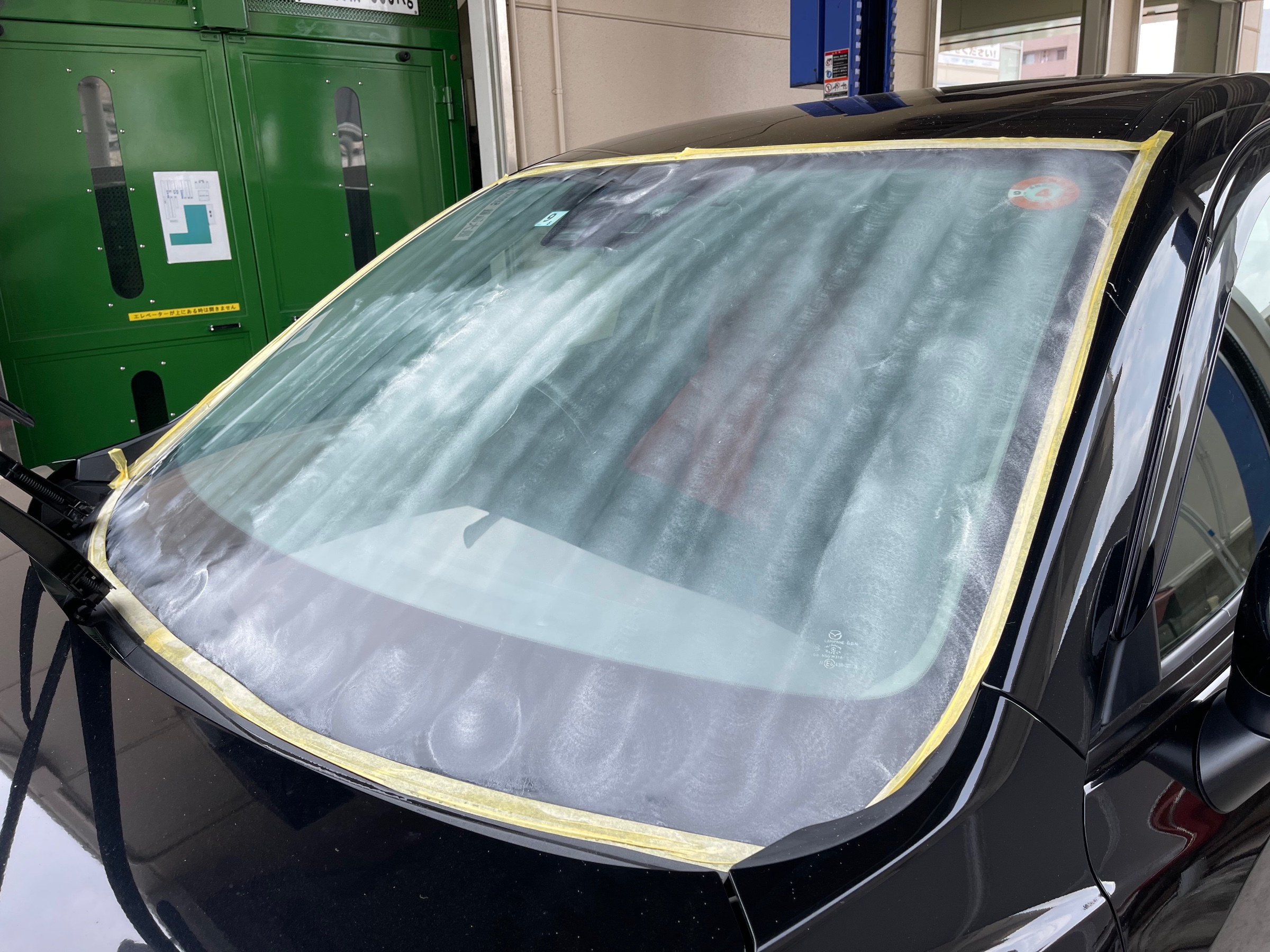 フロントガラス油膜取り 撥水コーティング マツダ Cx 5 その他 その他 フロントガラス油膜取り 撥水コーティング サービス事例 タイヤ館 姫路中央店 タイヤからはじまる トータルカーメンテナンス タイヤ館グループ