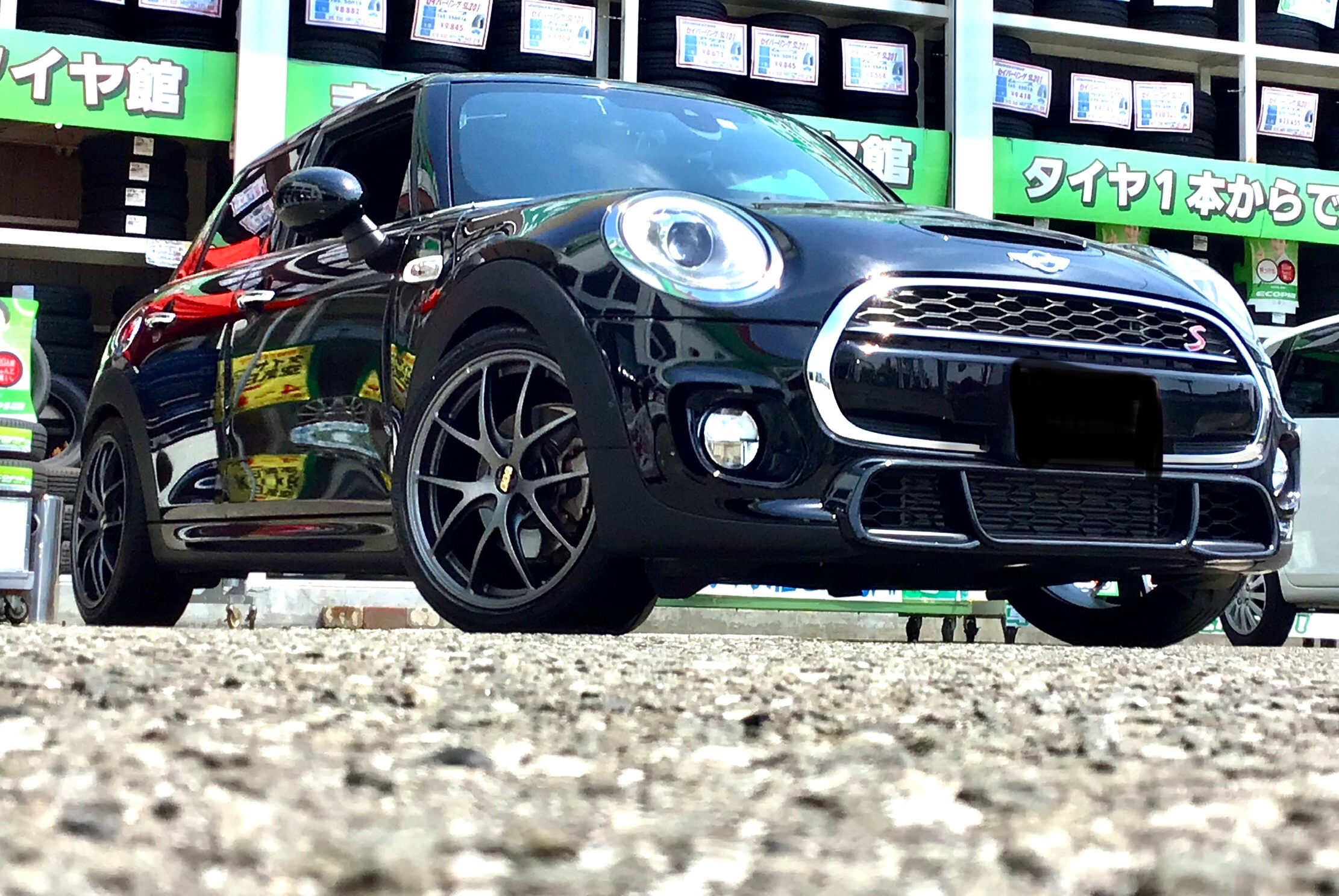 ミニクーパーインチアップ Bmw Mini ホイール タイヤ ホイール関連 タイヤ ホイール交換 サービス事例 タイヤ館 高知 高知県のタイヤ カー用品ショップ タイヤからはじまる トータルカーメンテナンス タイヤ館グループ
