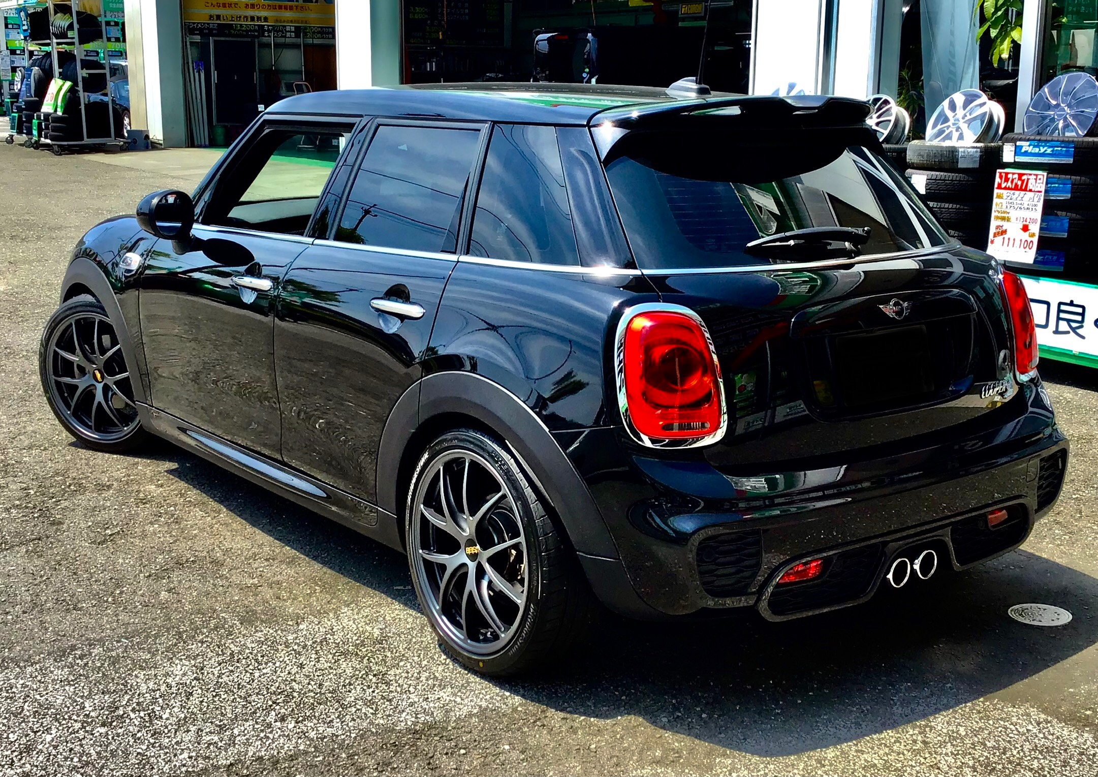 ミニクーパーインチアップ Bmw Mini ホイール タイヤ ホイール関連 タイヤ ホイール交換 サービス事例 タイヤ館 高知 高知県のタイヤ カー用品ショップ タイヤからはじまる トータルカーメンテナンス タイヤ館グループ