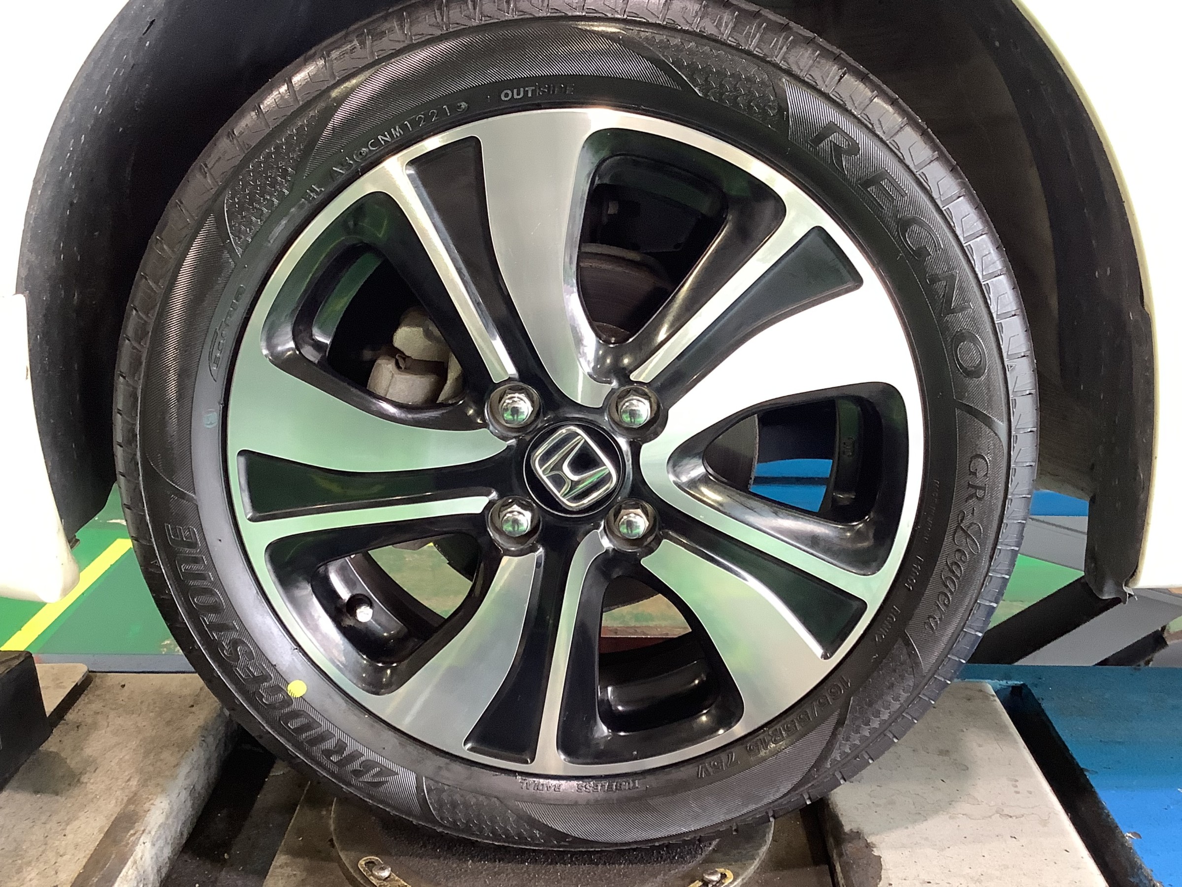 新品タイヤ装着後の画像