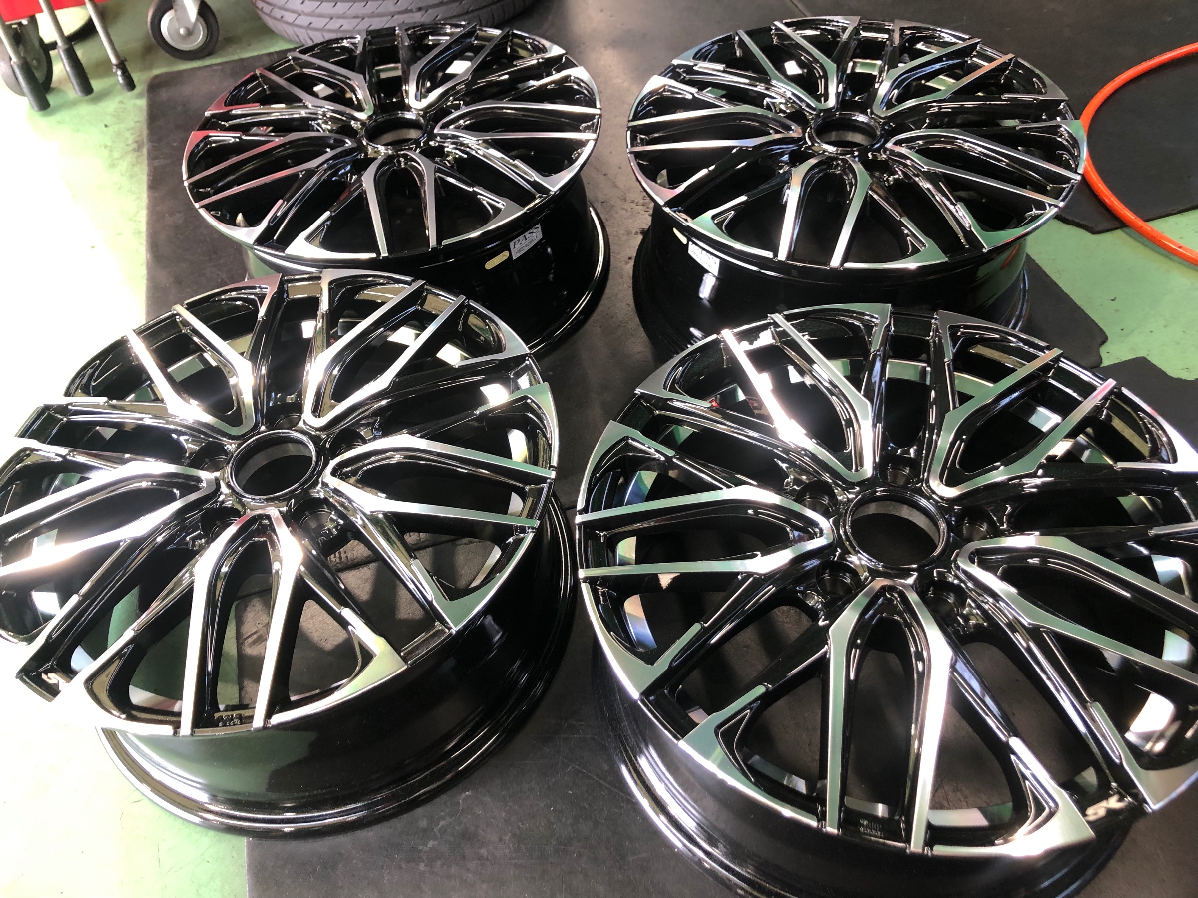 フリードにWeds LEONIS SK PBMCカラー16インチ取り付け〜♪ | 店舗お