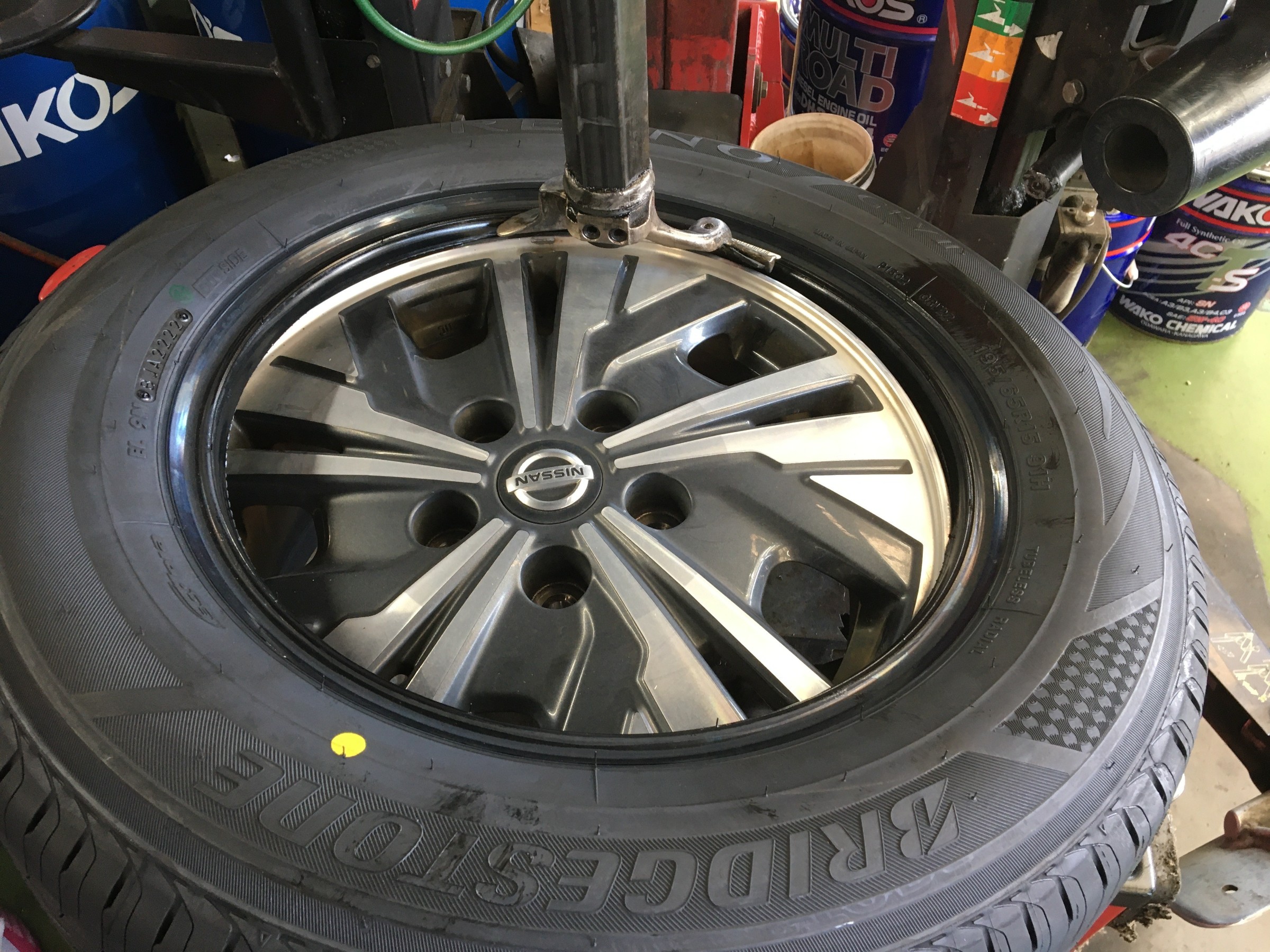 日産・セレナ・HFC27 】タイヤ交換 | 日産 セレナe-POWER タイヤ