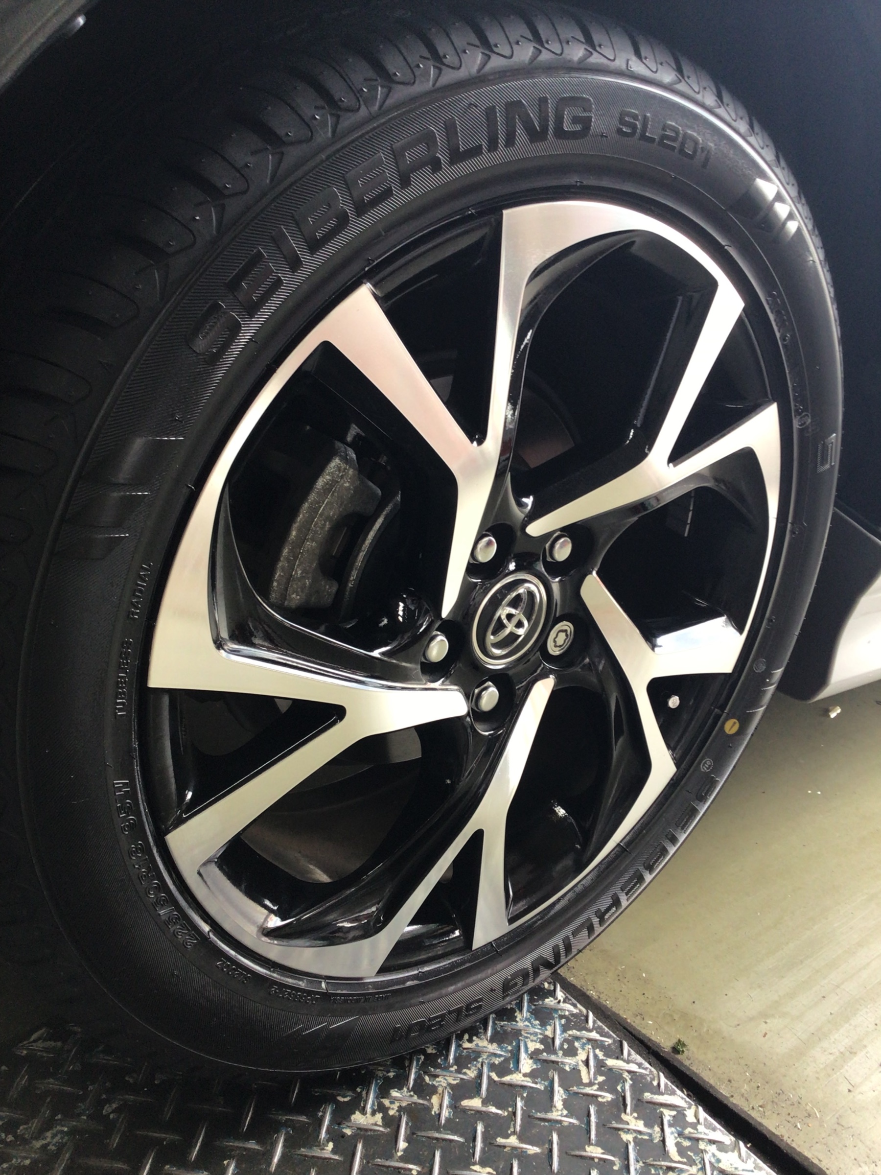 TOYOTA C-HR セイバーリングSL201 225/50R18 | トヨタ C-HR タイヤ