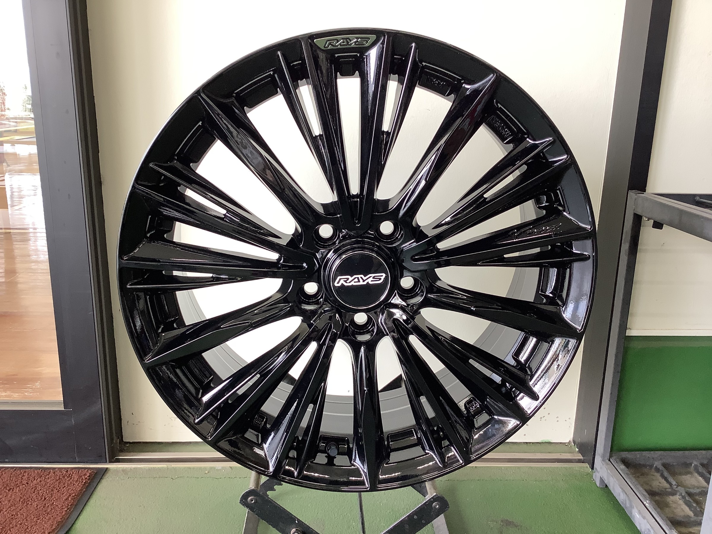 ついに出た!! RAYS アルミホイール 新商品 VERSUSシリーズ