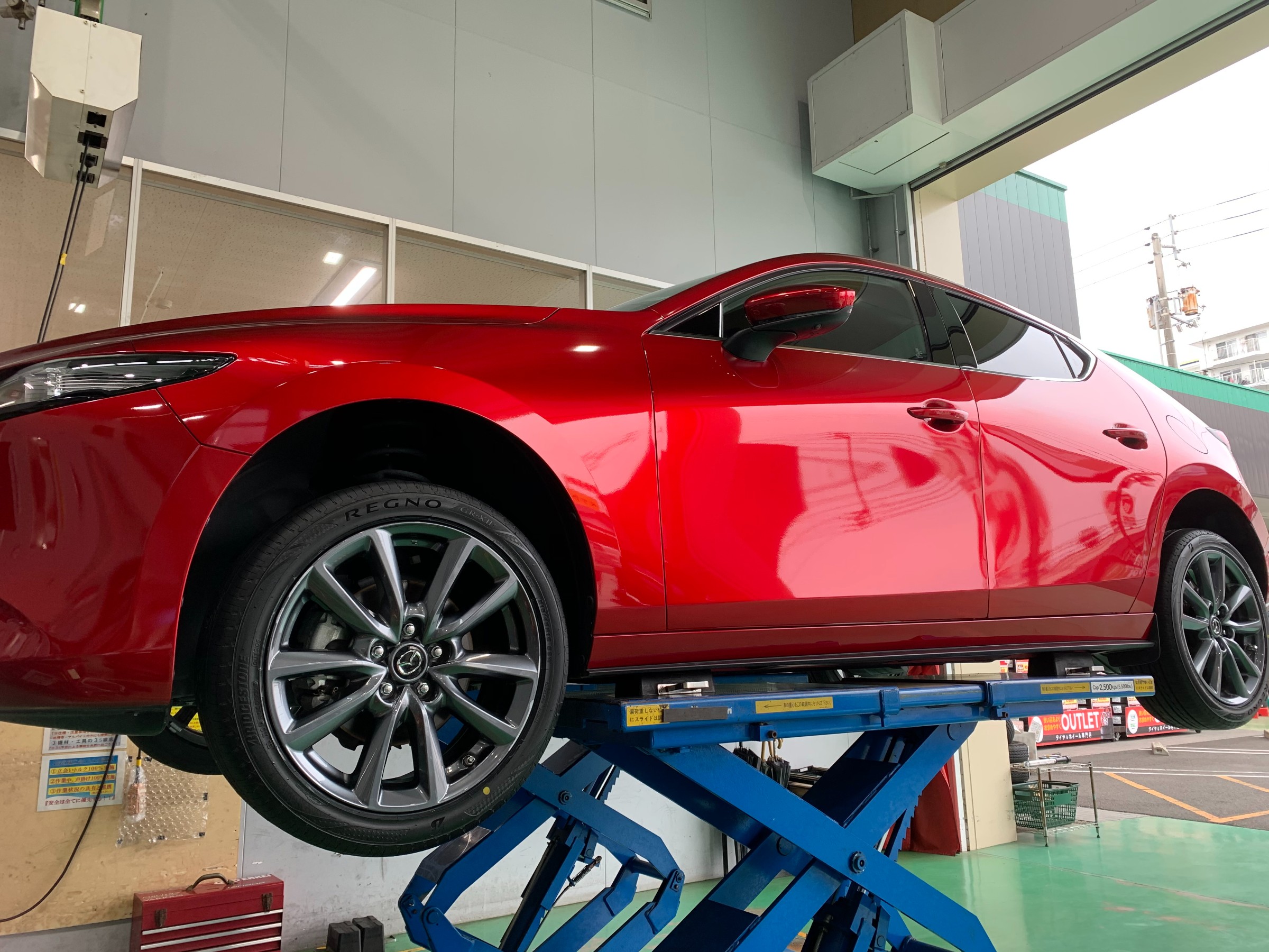 マツダのマツダ３にレグノGR-XⅡでタイヤ交換です☆ | マツダ MAZDA3