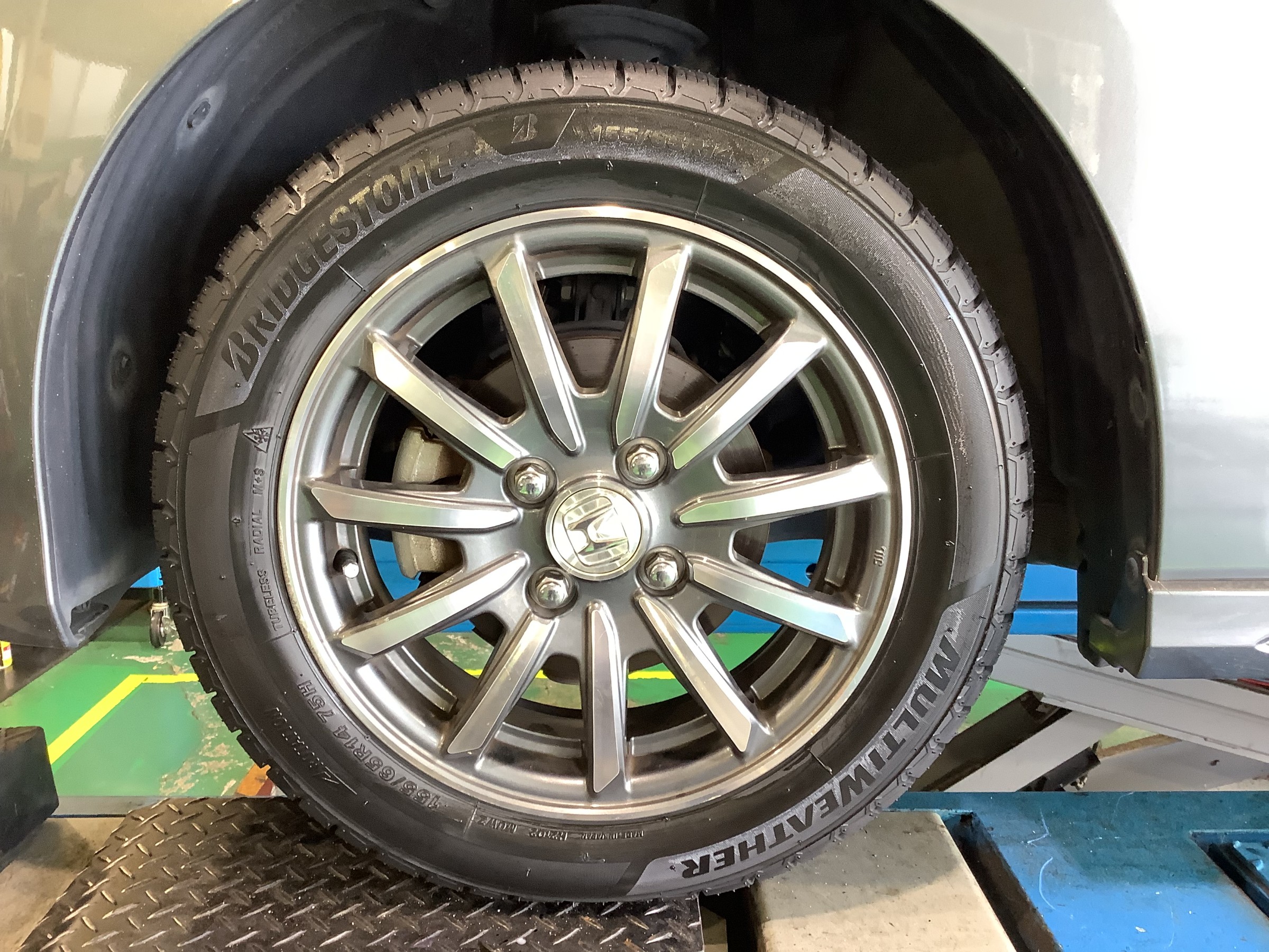 新品タイヤ装着後の画像