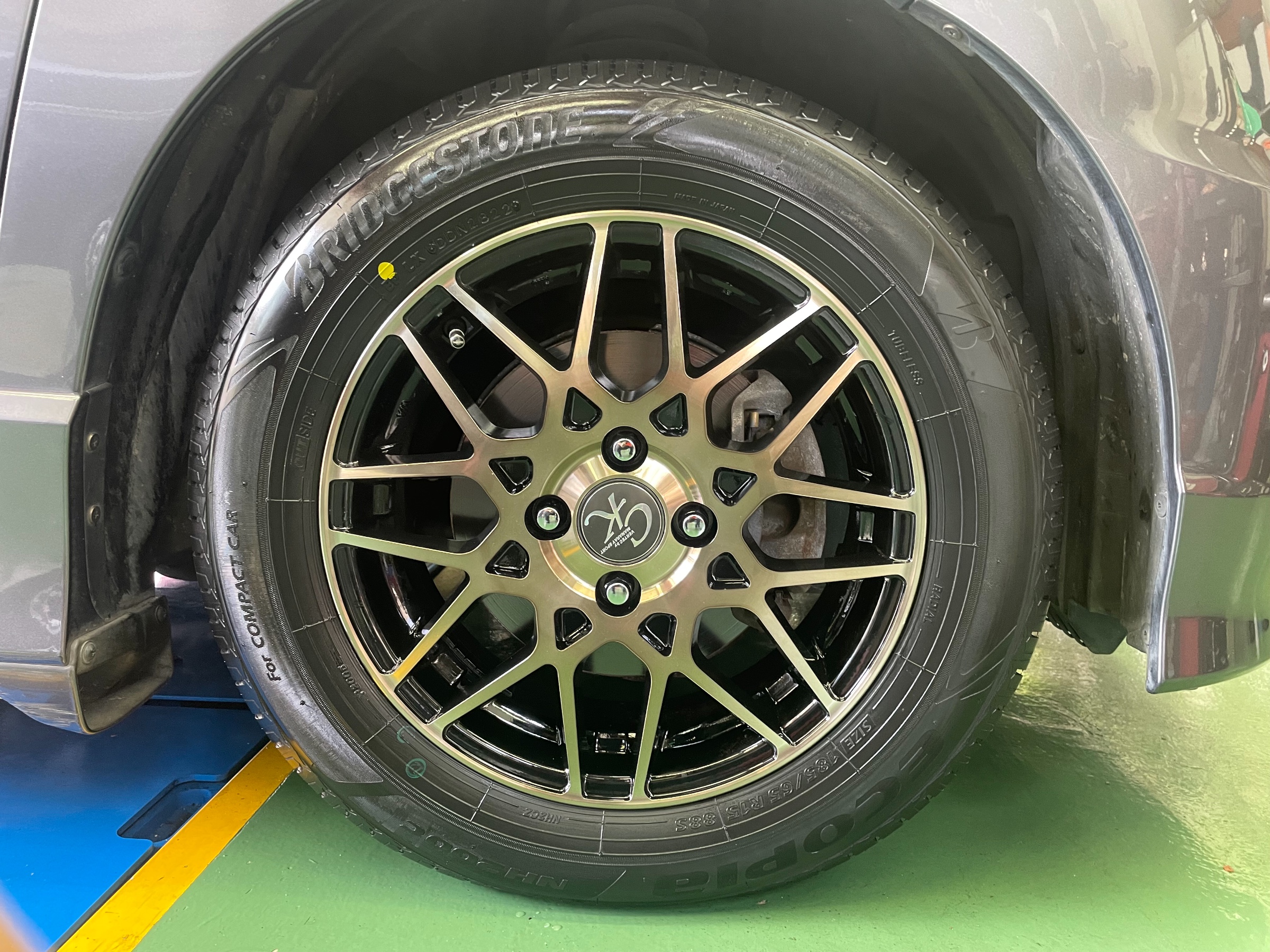 ホンダ フリードスパイク タイヤ交換！！(*^^*) | ホンダ