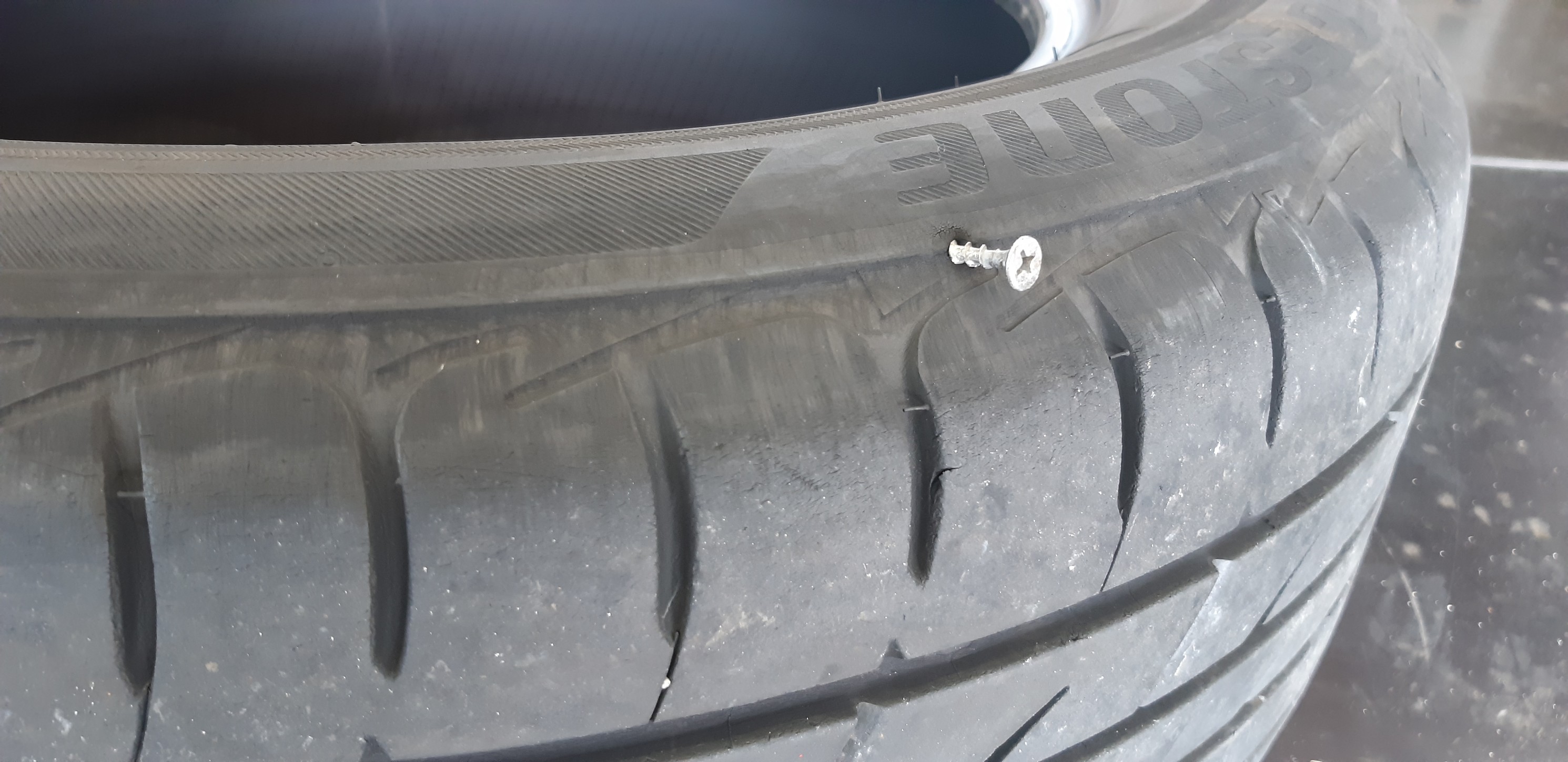 パンク修理おすすめできない状態もあるんです… | 店舗おススメ情報