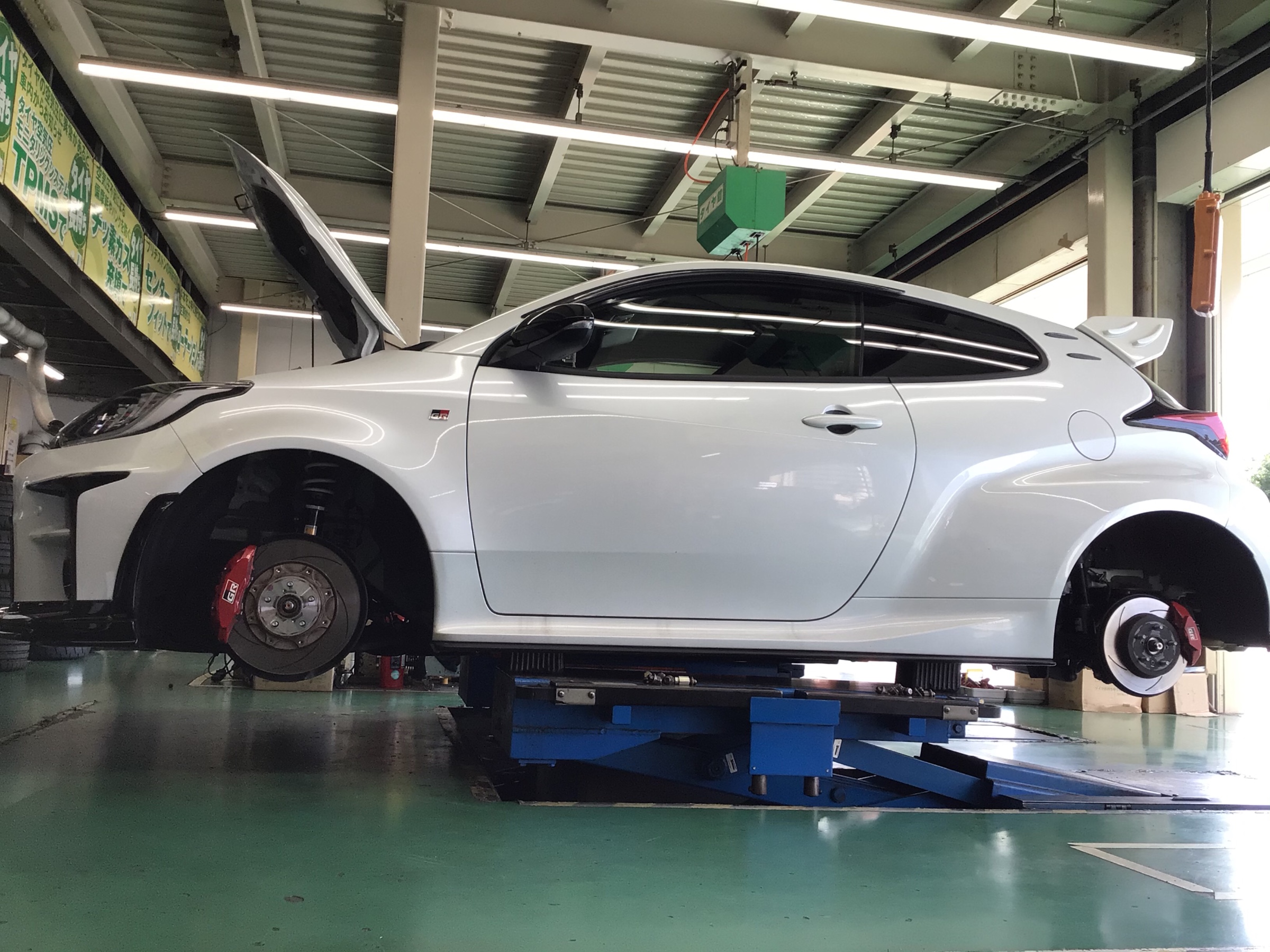 足廻り交換作業(HKS ハイパーマックスS) トヨタ・GRヤリス 足廻り交換作業(HKS ハイパーマックスS) トヨタ・GRヤリス