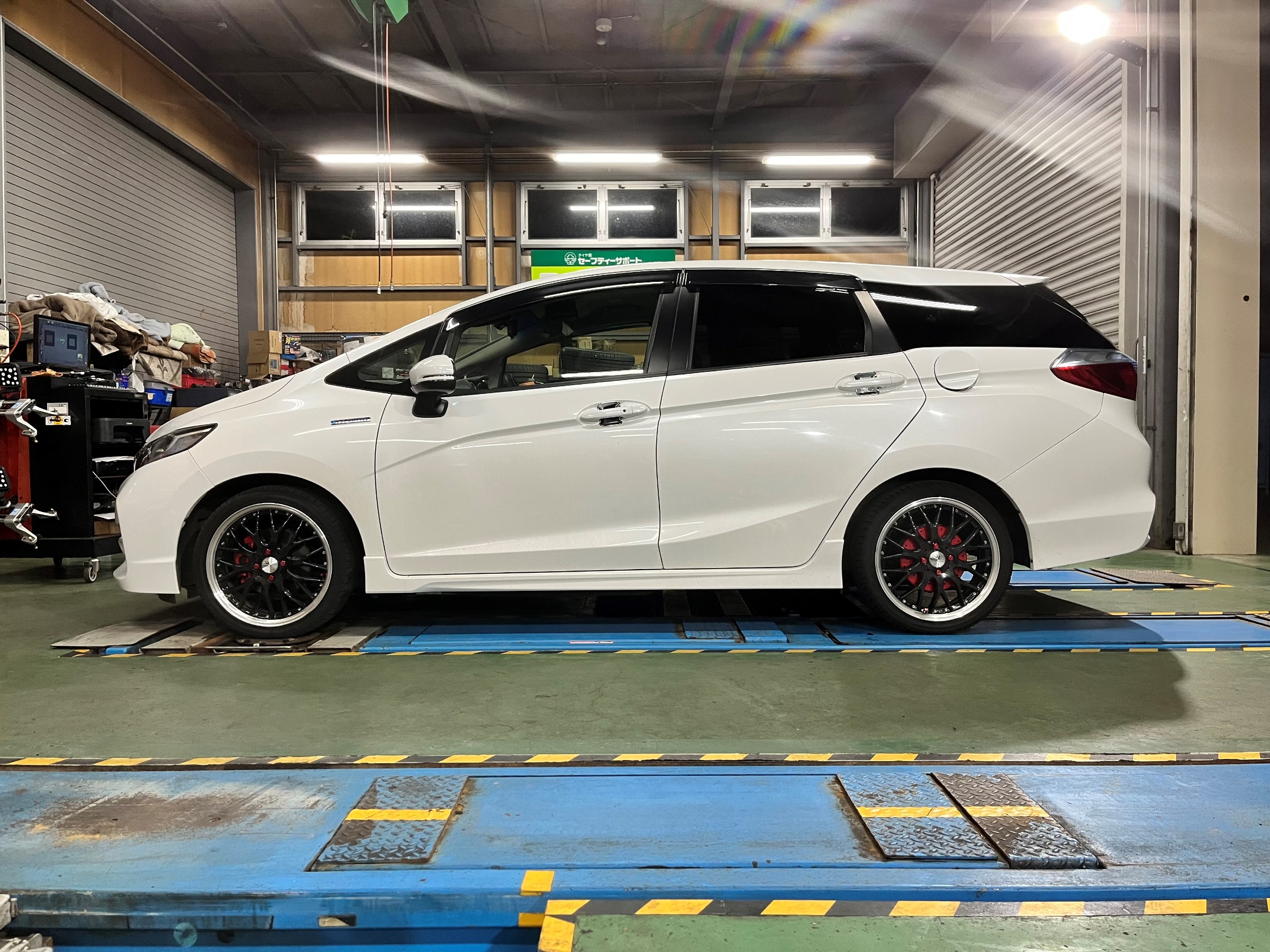 ホンダシャトルにエスペリアのダウンサスを取付！！ | 店舗お