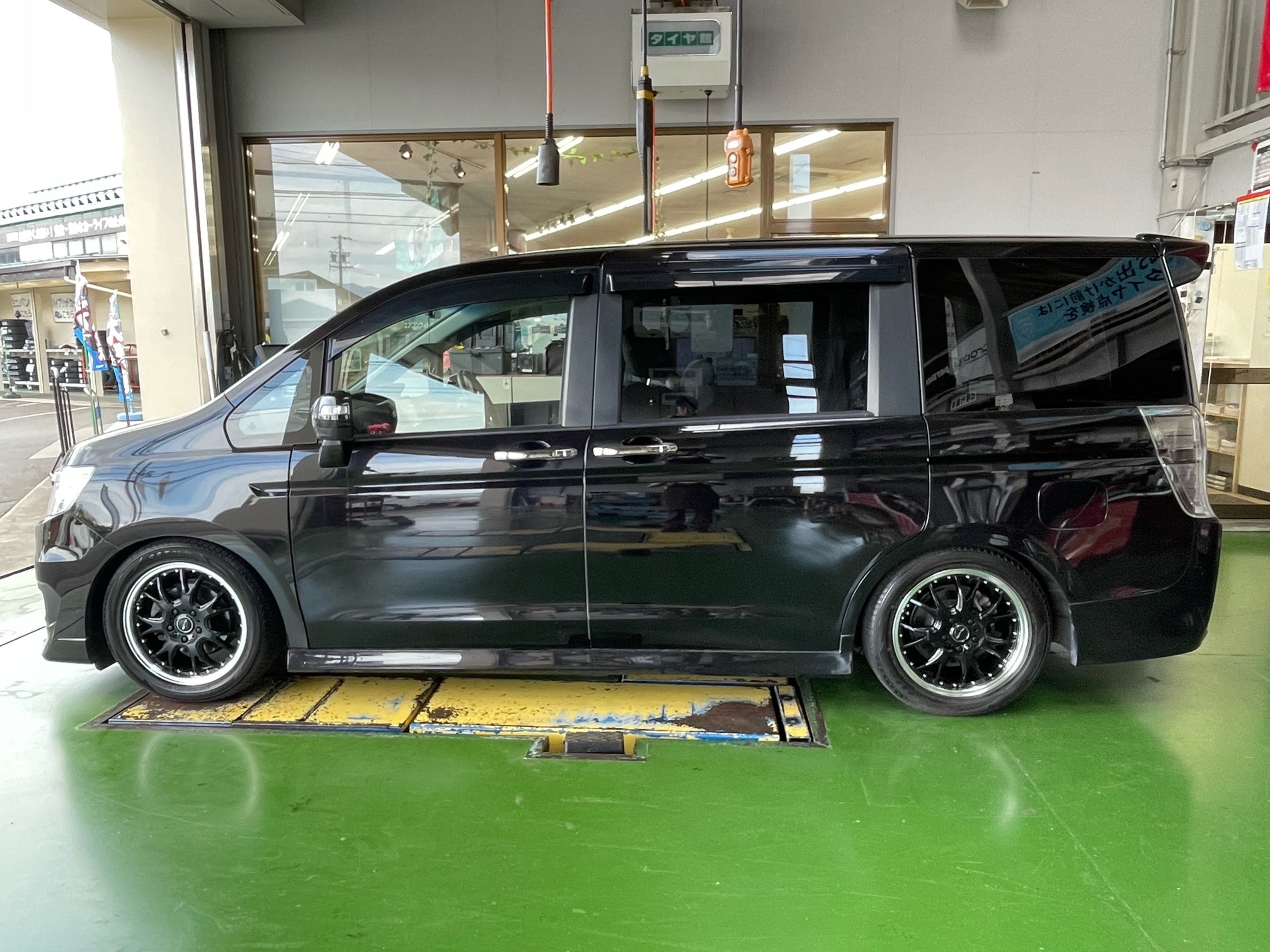 ステップワゴン × TEIN車高調 | 店舗おススメ情報 | タイヤ館