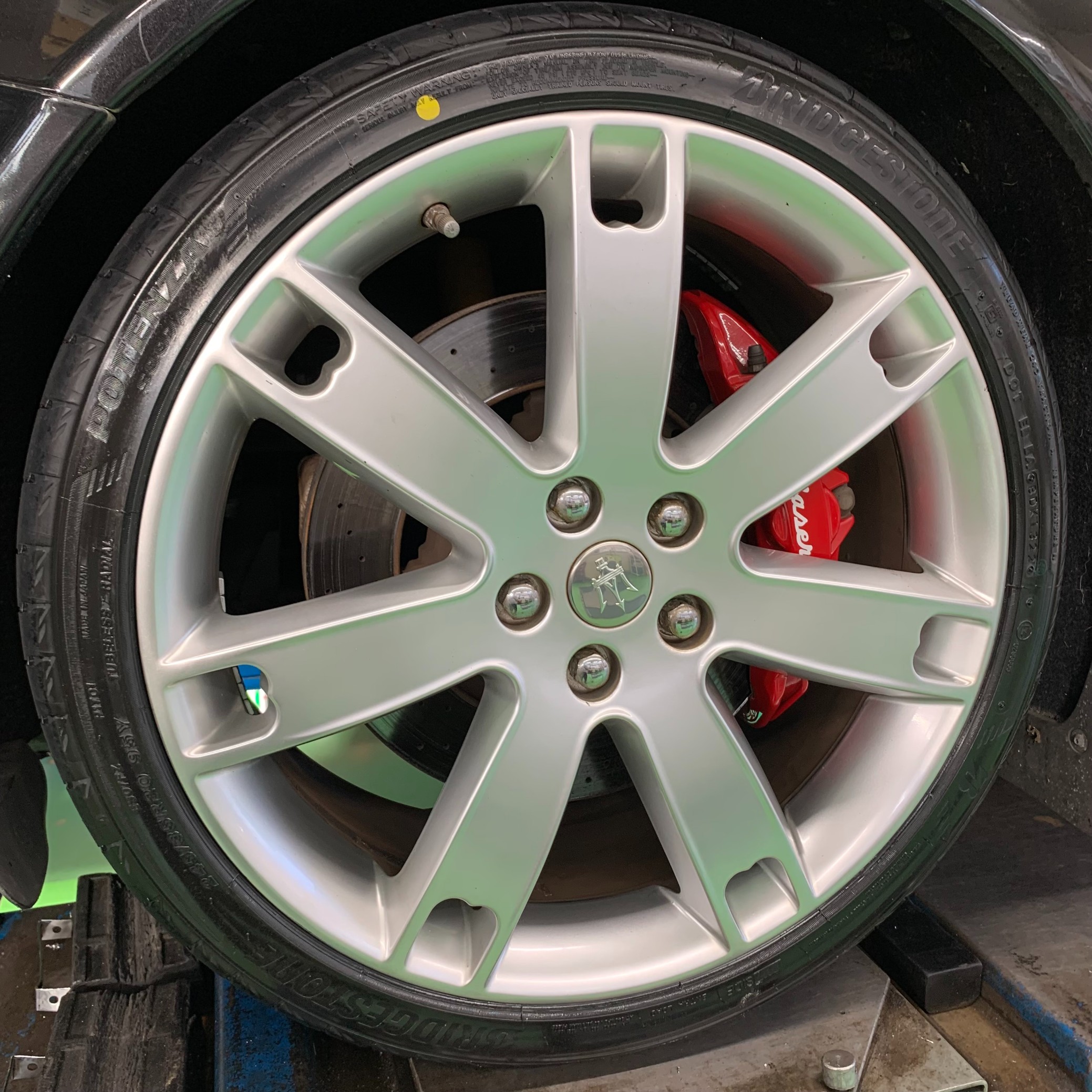 専用購入　　ホヤ　マダラ マセラティ クアトロポルテ に POTENZA S007A 装着とアライメント調整