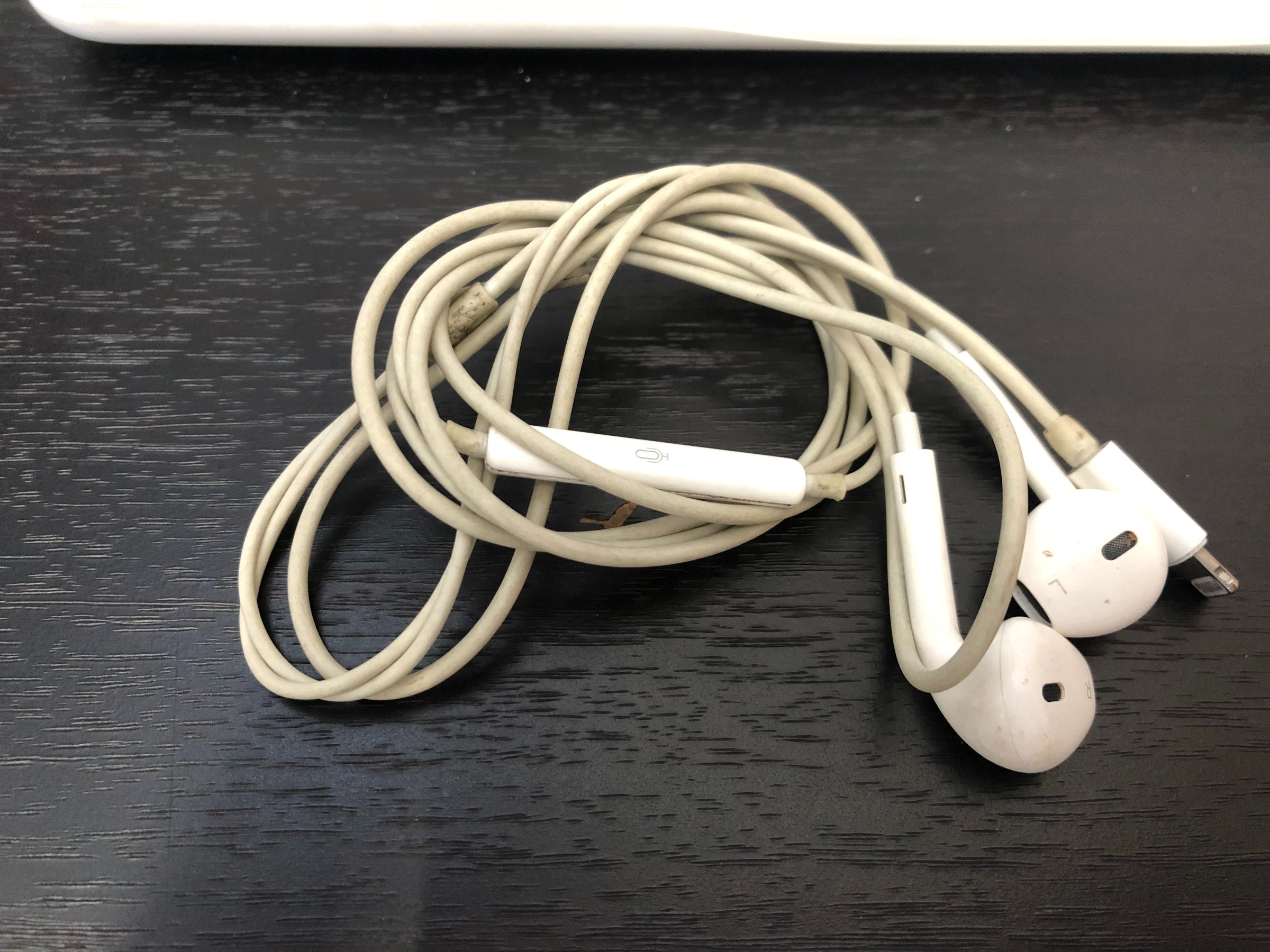 イヤホン壊れました スタッフ日記 タイヤ館 瀬谷 神奈川県のタイヤ カー用品ショップ タイヤからはじまる トータルカーメンテナンス タイヤ館グループ