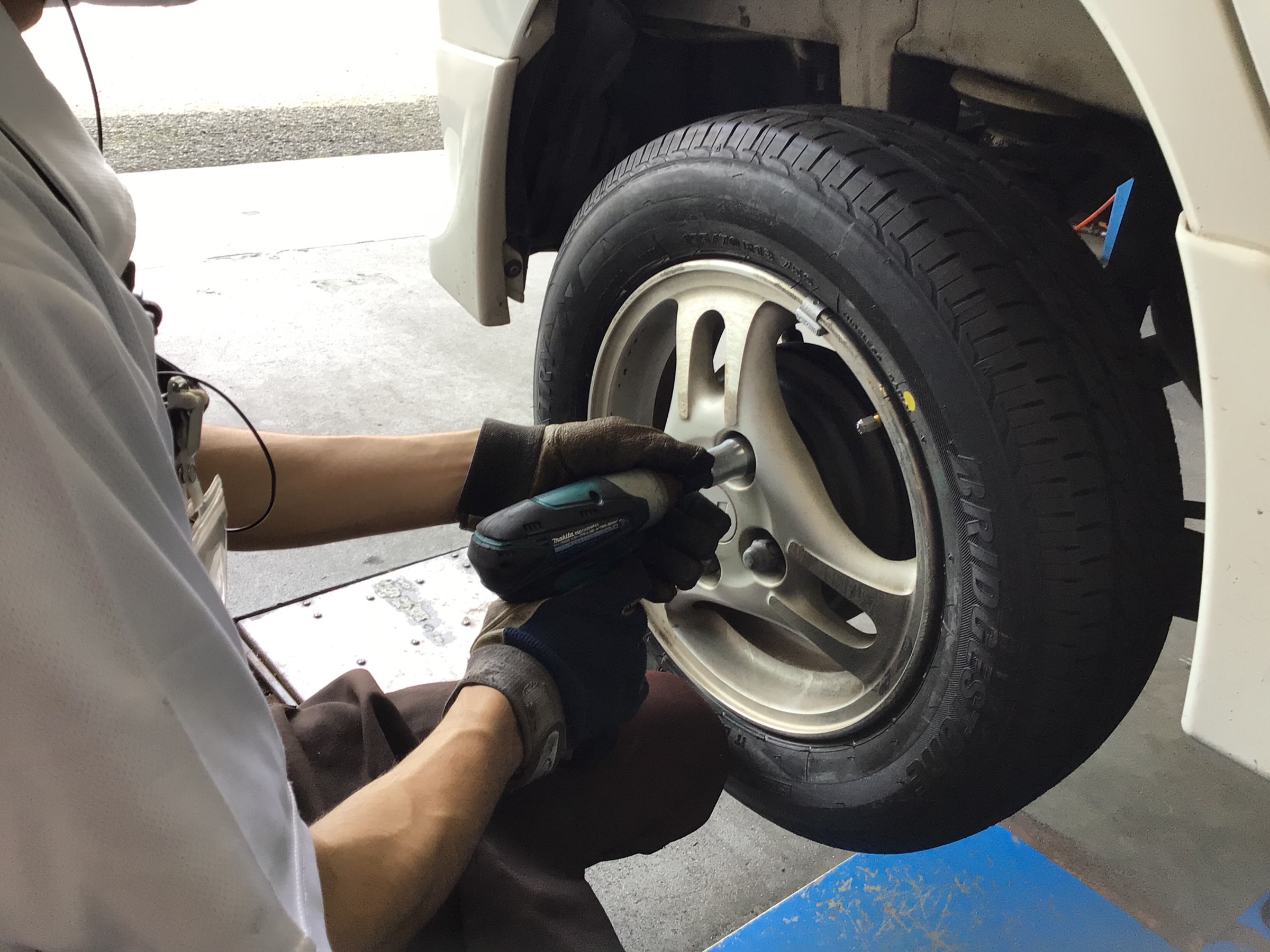 三菱 トッポBJ タイヤ交換 タイヤ タイヤ・ホイール関連 > タイヤ交換 ホイールバランス調整 ホイール交換 窒素ガス充填 4輪