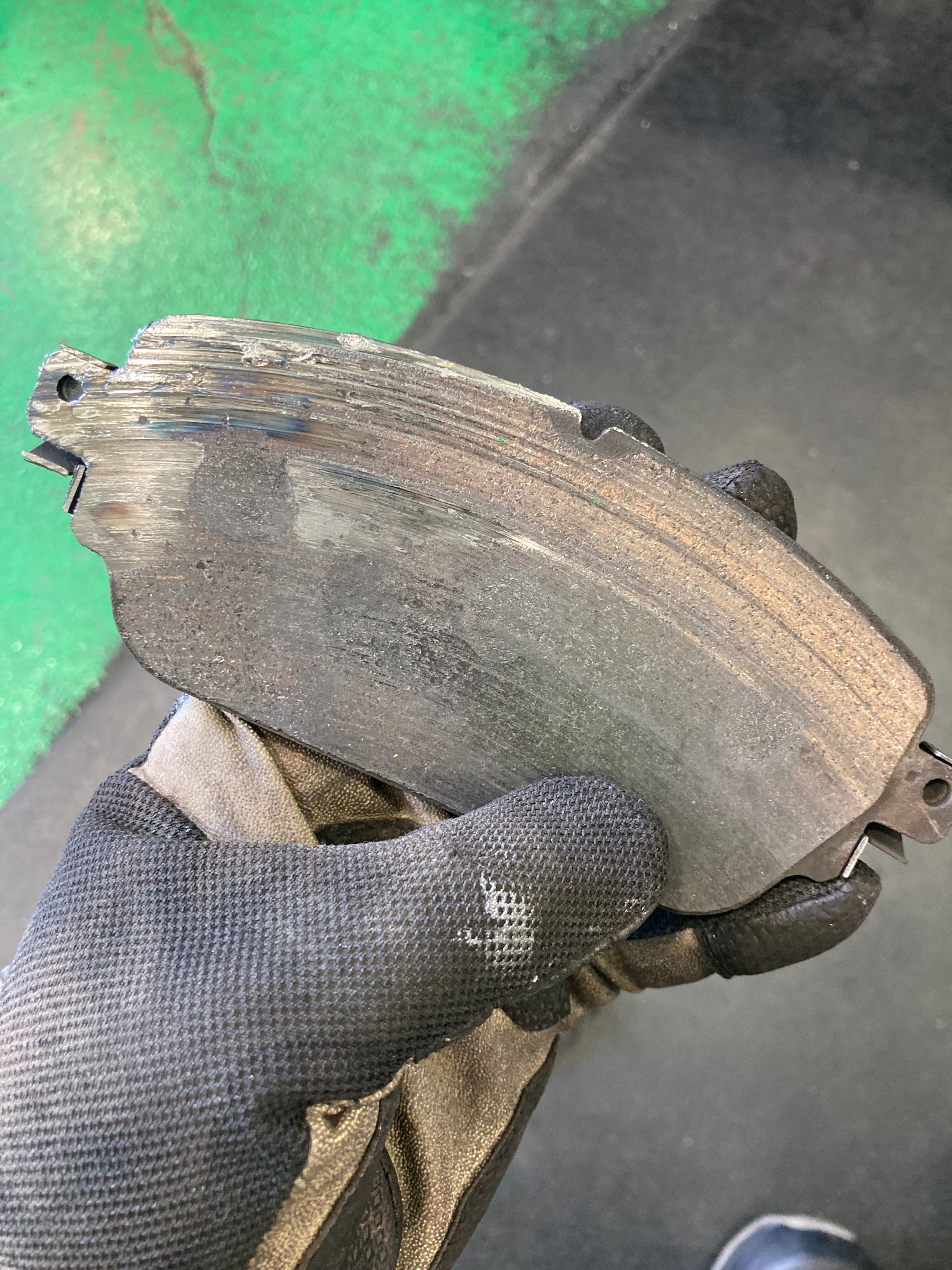 メルセデスベンツ W203 フロントブレーキ交換 フロントローター交換 パッドセンサー交換 低ダストブレーキパッド | メルセデス・ベンツ Cクラス メンテナンス商品 パーツ取付 > ブレーキ関係取付 | サービス事例 | タイヤ館 町田 | 東京都のタイヤ、カー用品ショップ ... メルセデスベンツ W203 フロントブレーキ交換 フロントローター交換 パッドセンサー交換 低ダストブレーキパッド | メルセデス・ベンツ Cクラス メンテナンス商品 パーツ取付 > ブレーキ関係取付 | サービス事例 | タイヤ館 町田 | 東京都のタイヤ、カー用品ショップ ...
