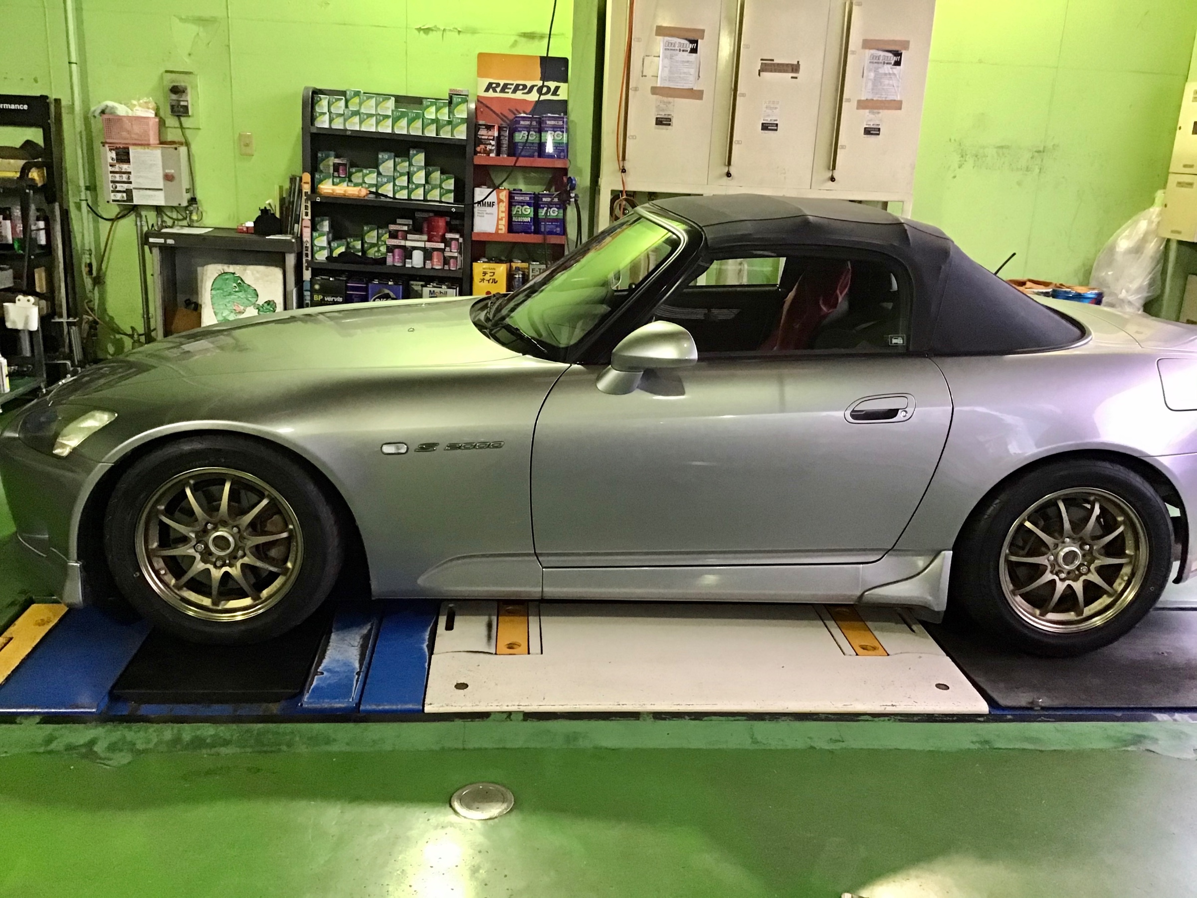 S00 タイヤ交換 ポテンザ ホンダ S00 タイヤ タイヤ ホイール関連 タイヤ ホイール交換 スタッフ日記 タイヤ館 ルート２３ 愛知県 三重県のタイヤ カー用品ショップ タイヤからはじまる トータルカーメンテナンス タイヤ館グループ