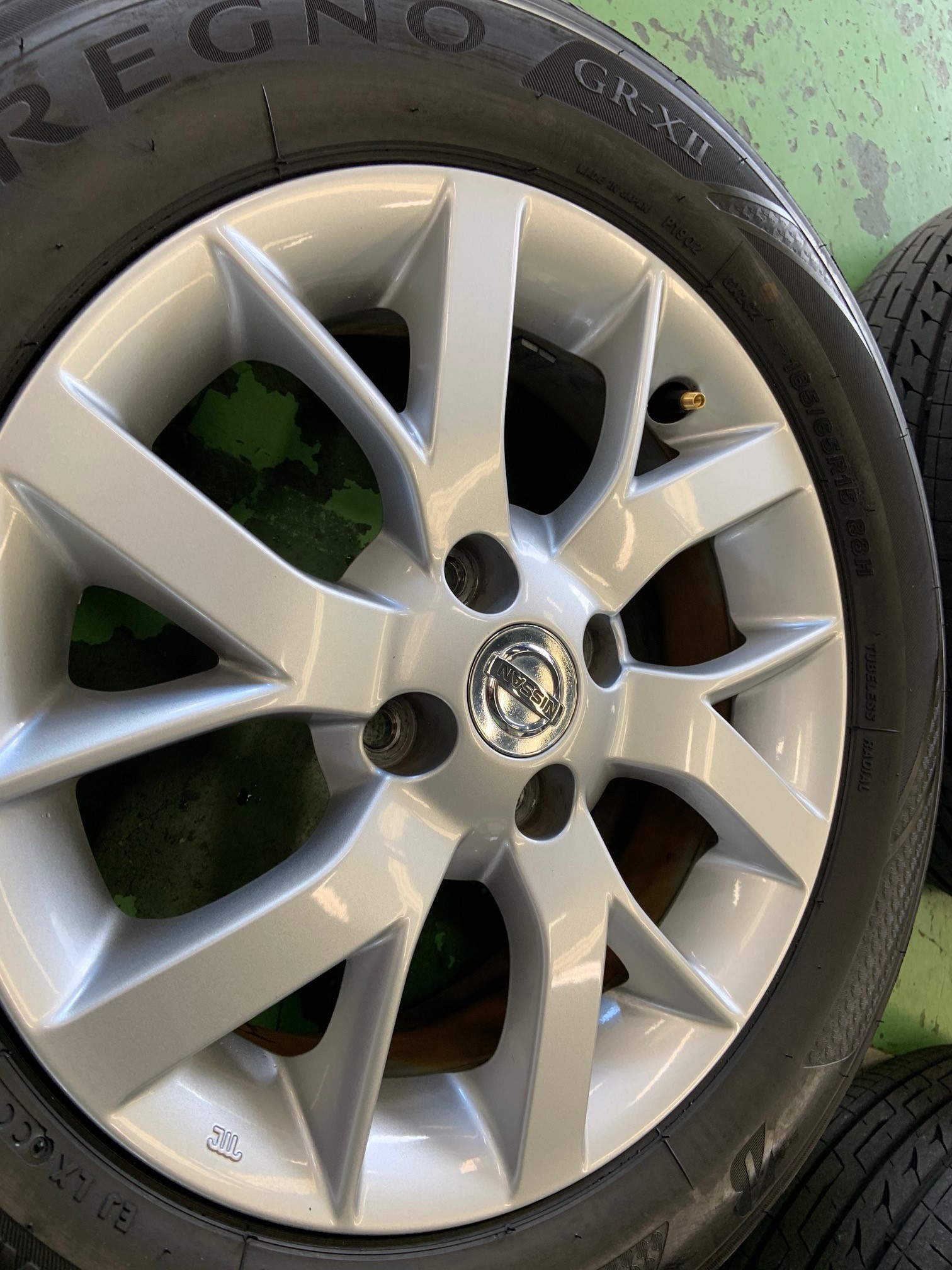 ノート Eパワー タイヤ空気圧モニタリング ｔｐｍｓ 取付 日産 ノートe Power タイヤ タイヤ ホイール関連 窒素ガス充填 サービス事例 タイヤ館 古国府 タイヤからはじまる トータルカーメンテナンス タイヤ館グループ