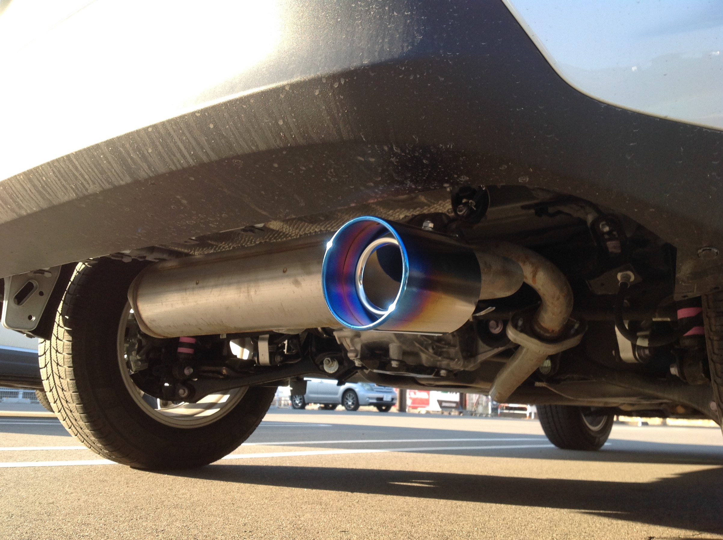 ヤリスクロス マフラーカッター取付 トヨタ ヤリス クロス その他 スタッフ日記 タイヤ館 イエス ワン タイヤからはじまる トータルカーメンテナンス タイヤ館グループ