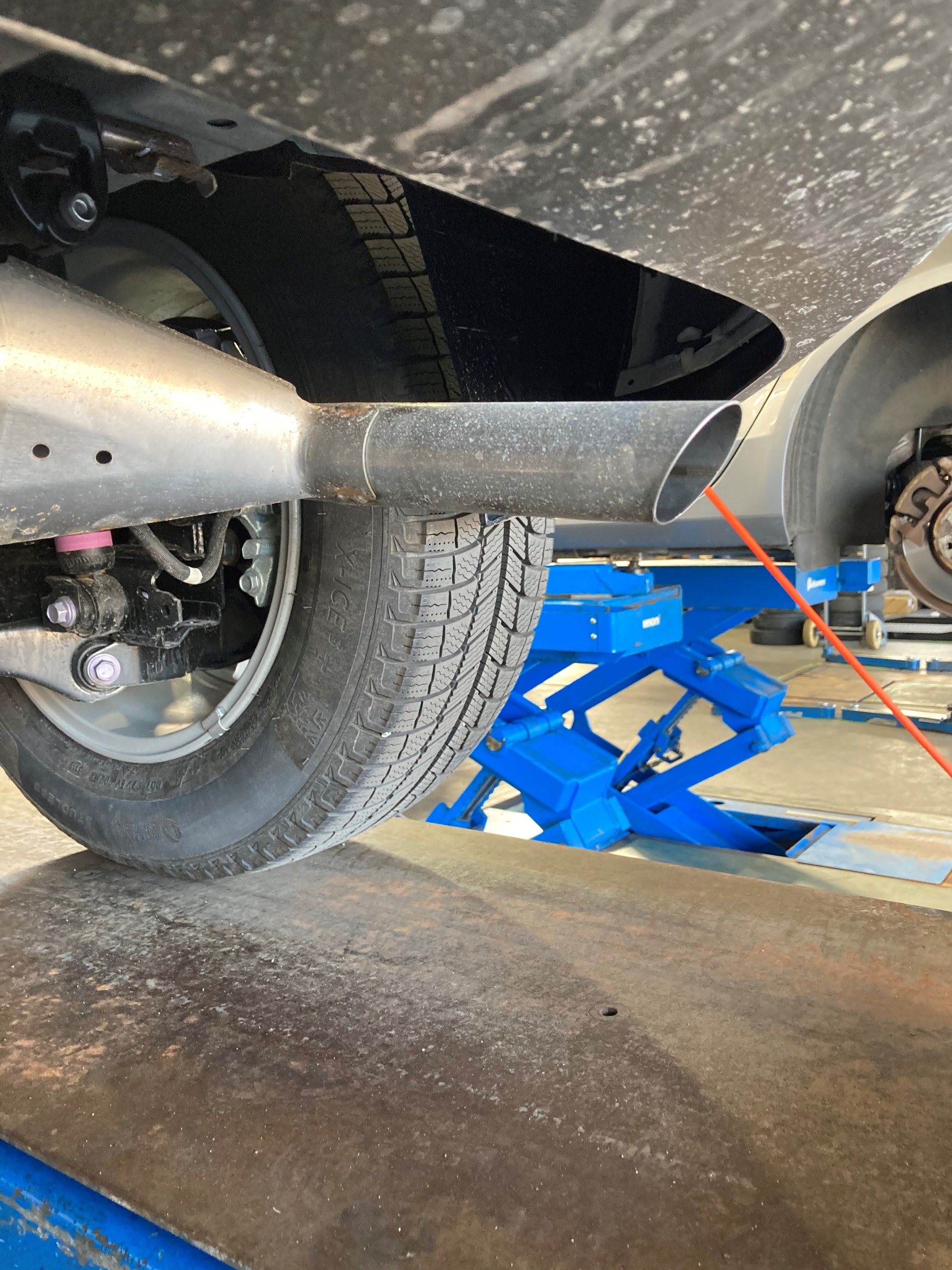 ヤリスクロス マフラーカッター取付 トヨタ ヤリス クロス その他 スタッフ日記 タイヤ館 イエス ワン タイヤからはじまる トータルカーメンテナンス タイヤ館グループ