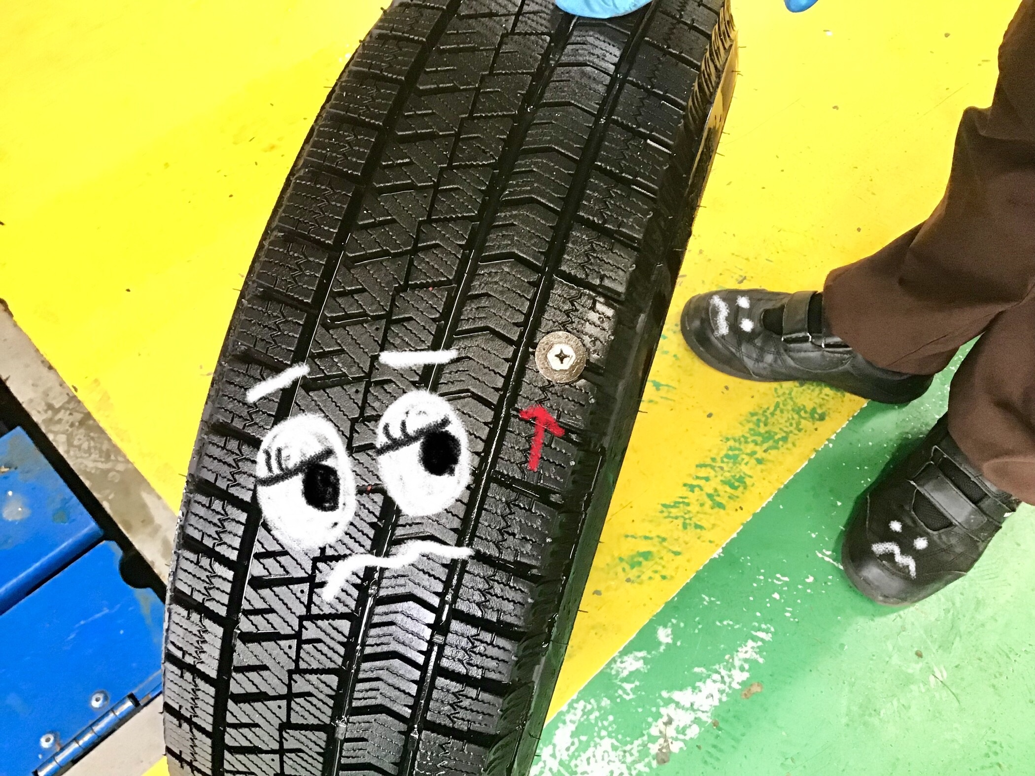 スタッフ撮影画像にペイントで描いています。