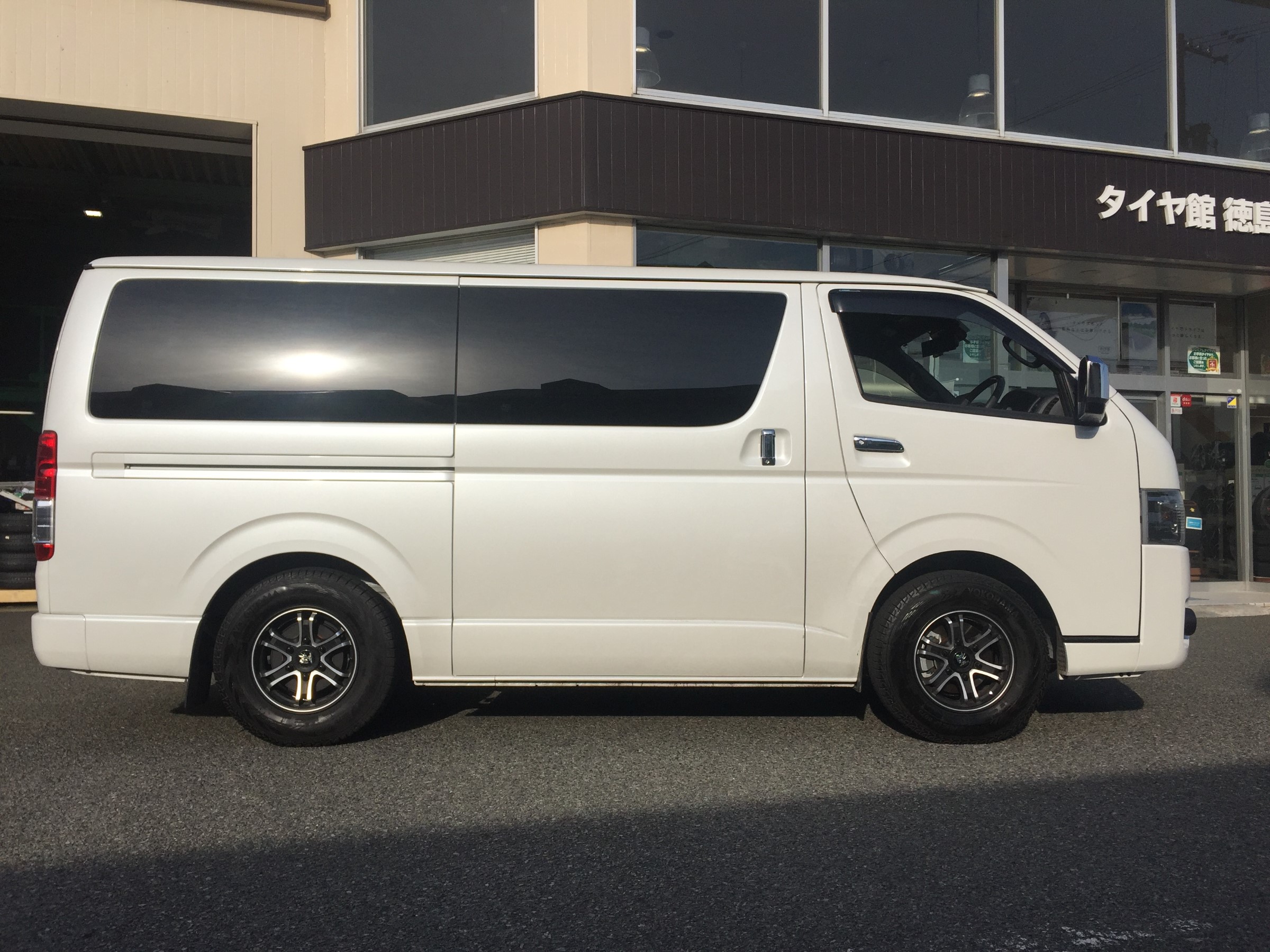 ☆ハイエース200系4WD☆ローダウン | 店舗おススメ情報 | タイヤ