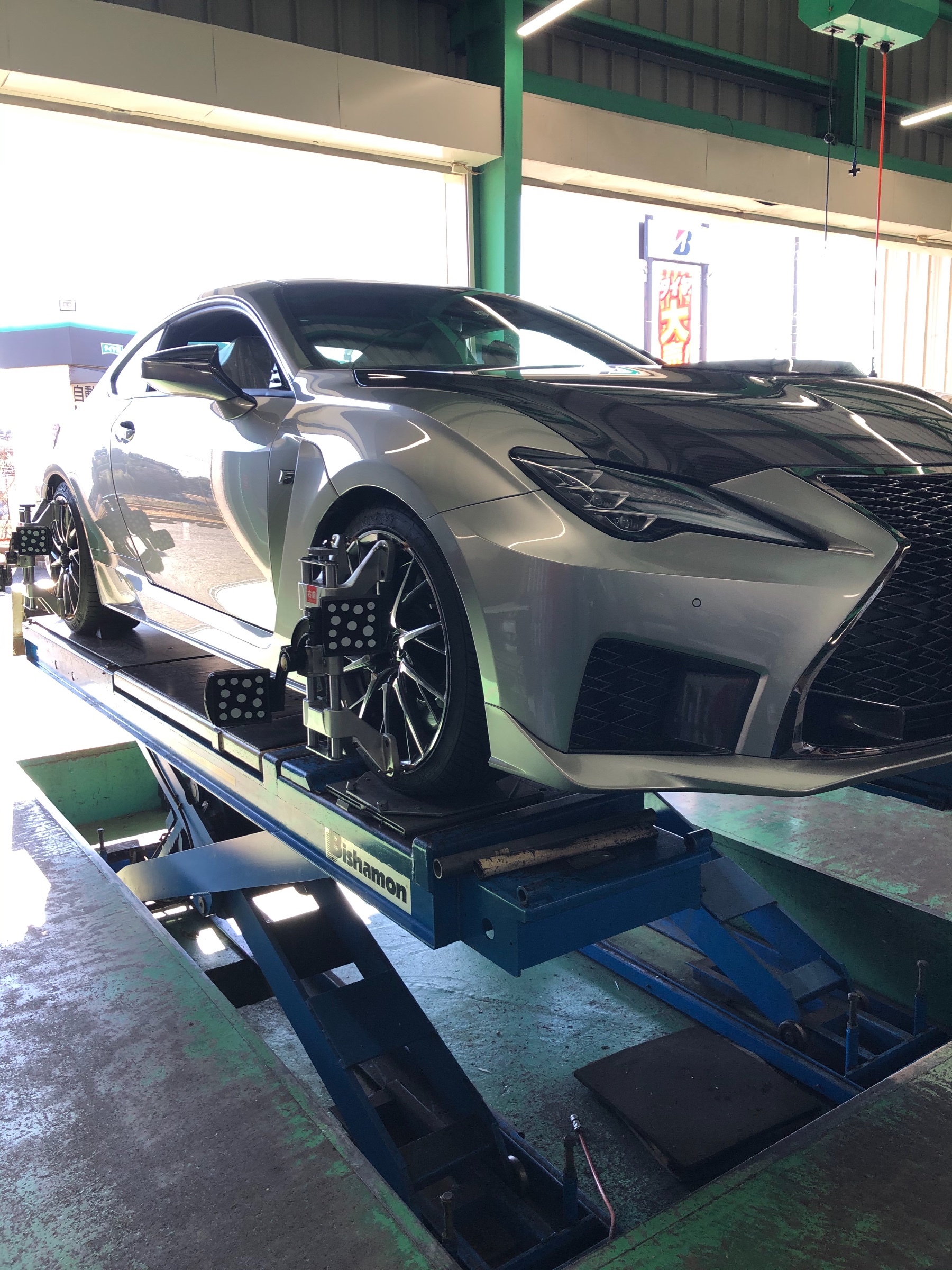 レクサス Rc Fアライメント調整 レクサス Rc F その他 タイヤ ホイール関連 アライメント作業は予約制です 作業事例 タイヤ館 四街道 千葉県のタイヤ カー用品ショップ タイヤからはじまる トータルカーメンテナンス タイヤ館グループ