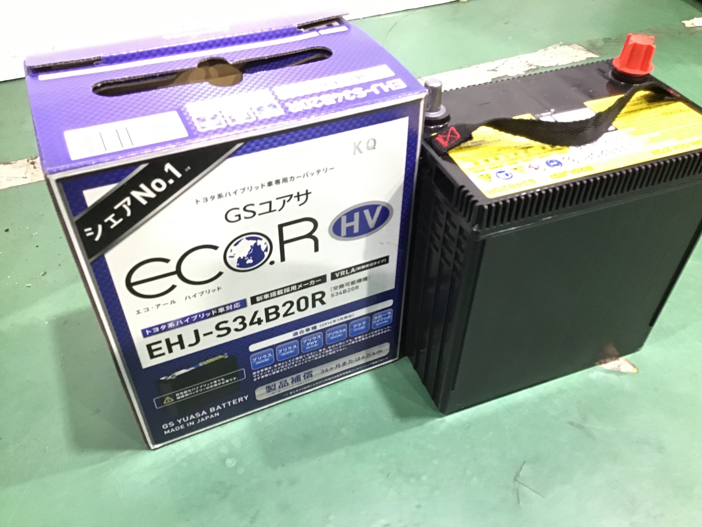 ハイブリッドのバッテリー交換もおこなってます 作業紹介 タイヤ館 焼山 愛知県 三重県のタイヤ カー用品ショップ タイヤからはじまる トータルカーメンテナンス タイヤ館グループ