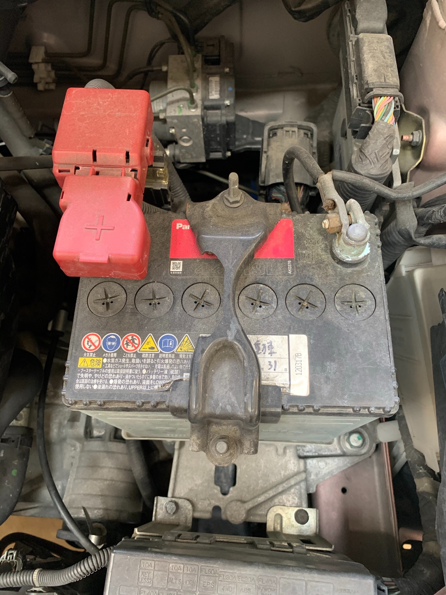 日産 マーチ バッテリー交換 エコロングセーブ 44B19L | 店舗お 日産 マーチ バッテリー交換 エコロングセーブ 44B19L | 店舗お