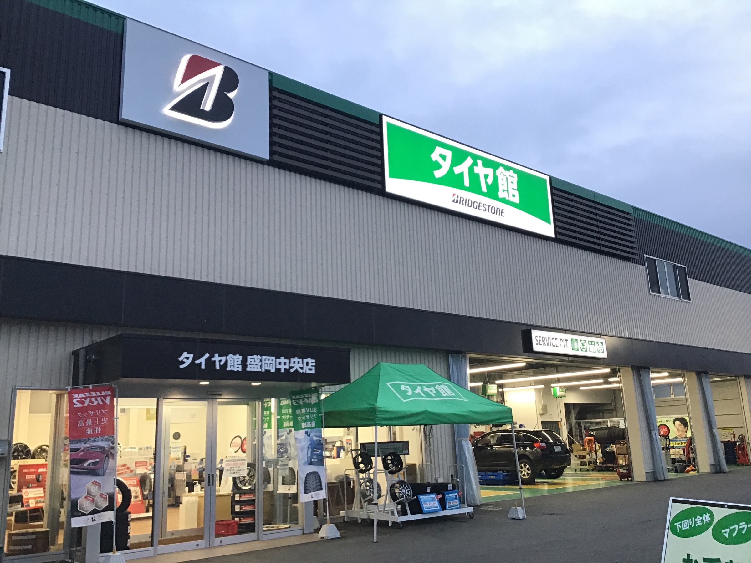 車のナンバー プライス 共に解読できないと判断しましたので加工していません。