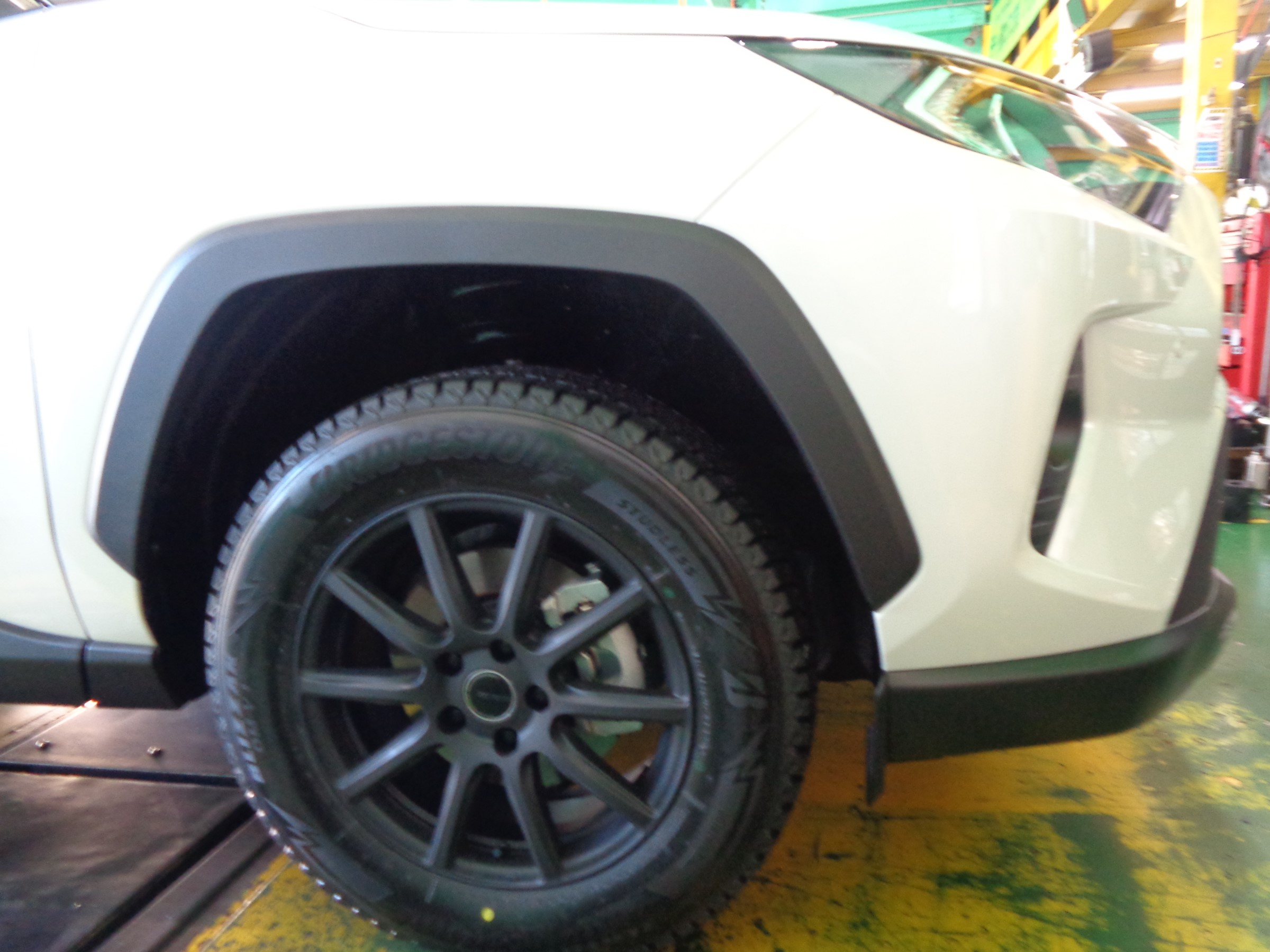トヨタ：RAV4 スタッドレスタイヤ・ホイールセットお取り付け♪ | 店舗