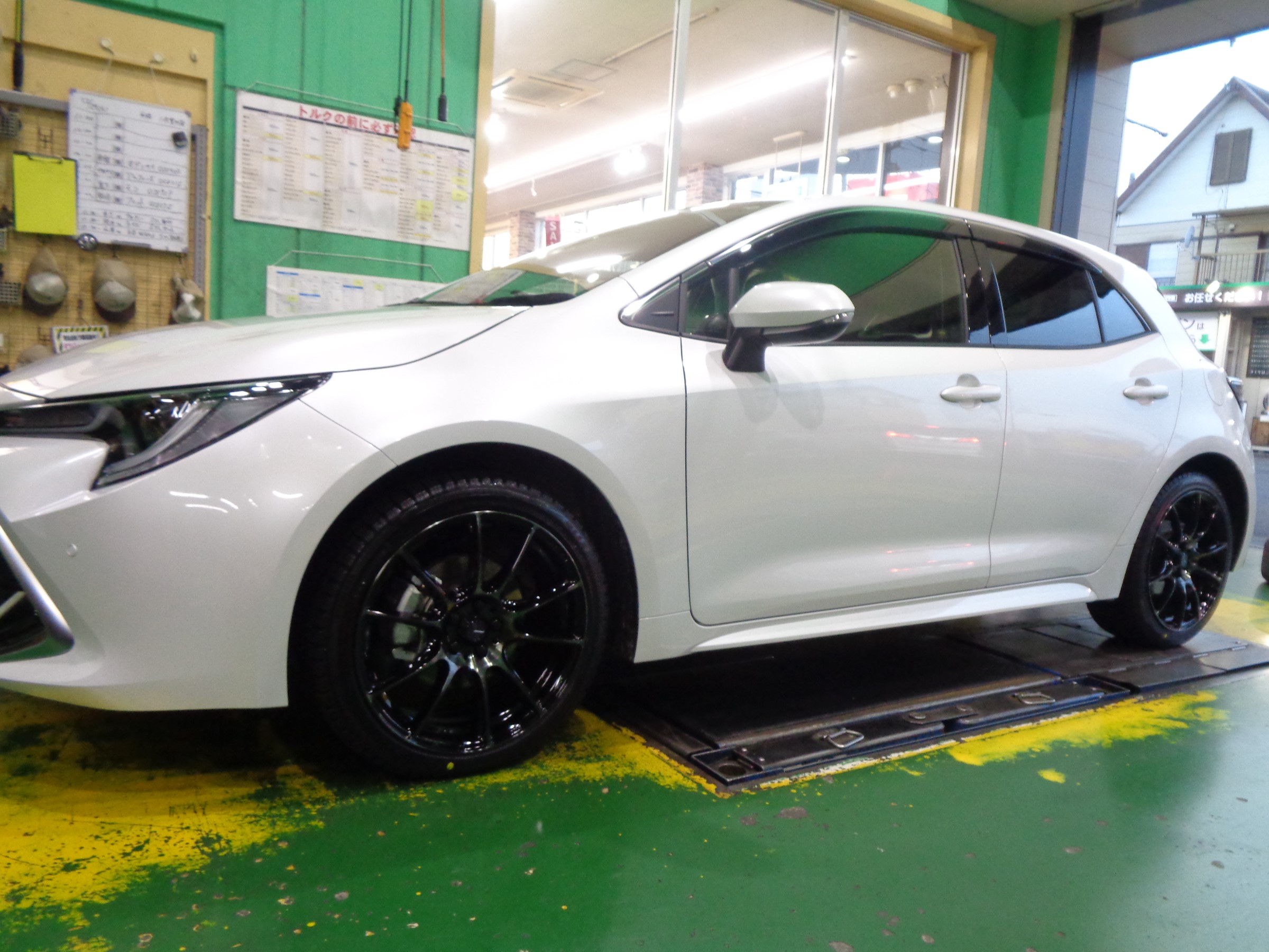 タイヤ交換対象】トヨタ カローラ スポーツ 210系 GZグレード WEDS