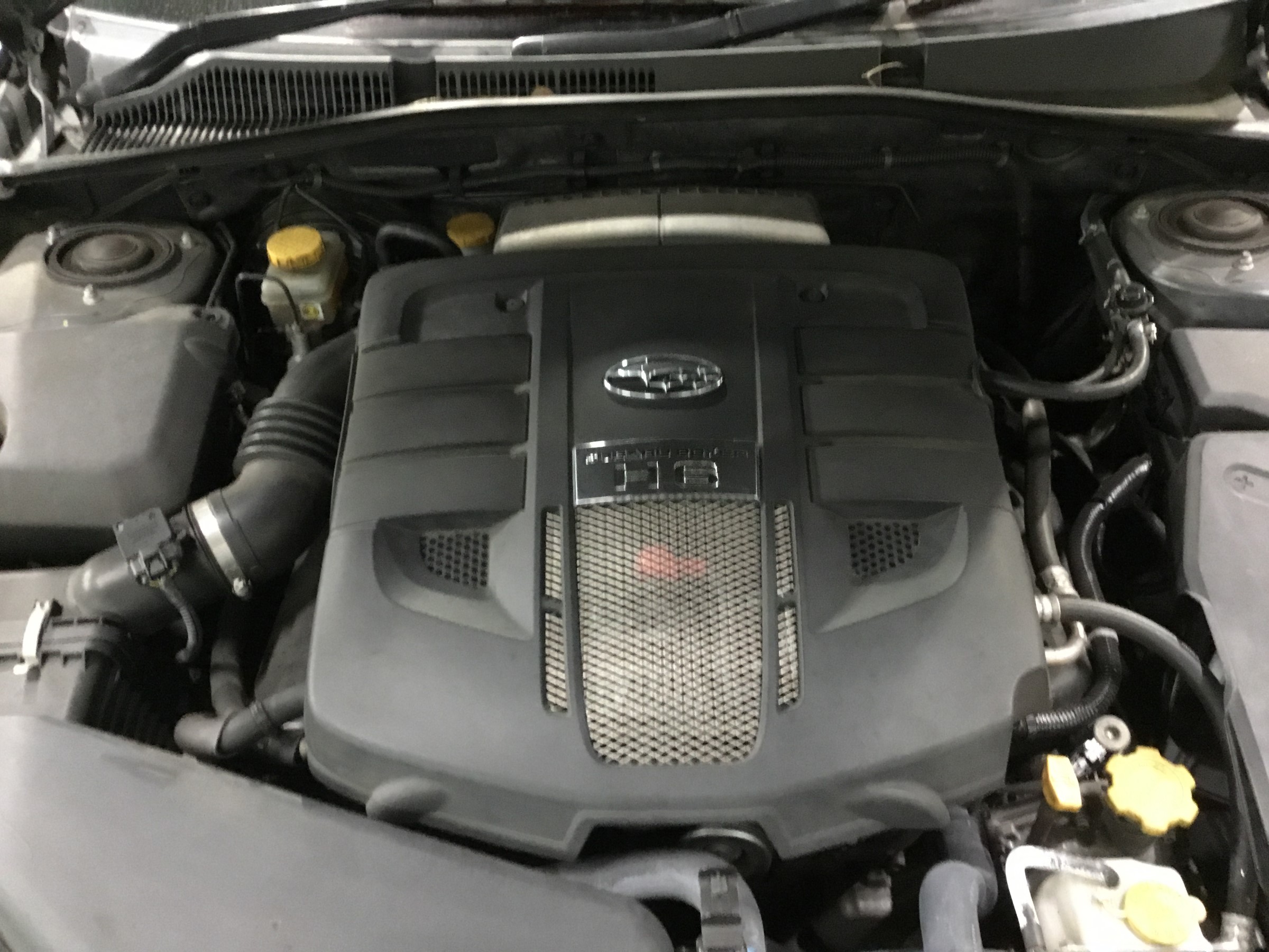 Ble型レガシィ こだわりオイルでエンジンオイル交換 スバル レガシィ メンテナンス商品 オイル関連 エンジンオイル交換 技術サービスブログ タイヤ館 鎌ヶ谷 千葉県のタイヤ カー用品ショップ タイヤからはじまる トータルカーメンテナンス タイヤ館グループ