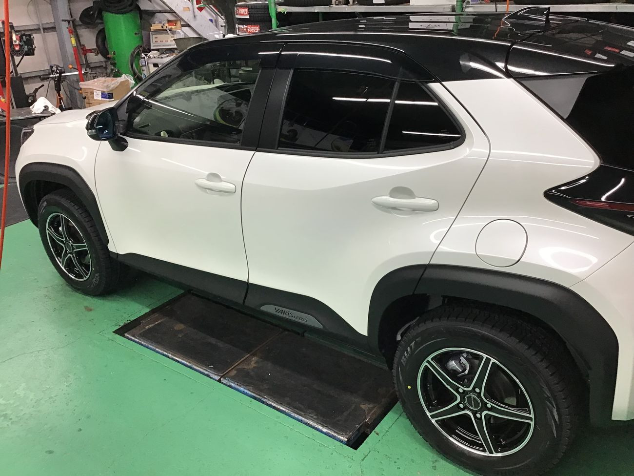 トヨタ「ヤリスクロス」MXPJ10 スタッドレスタイヤセット取り付け 205