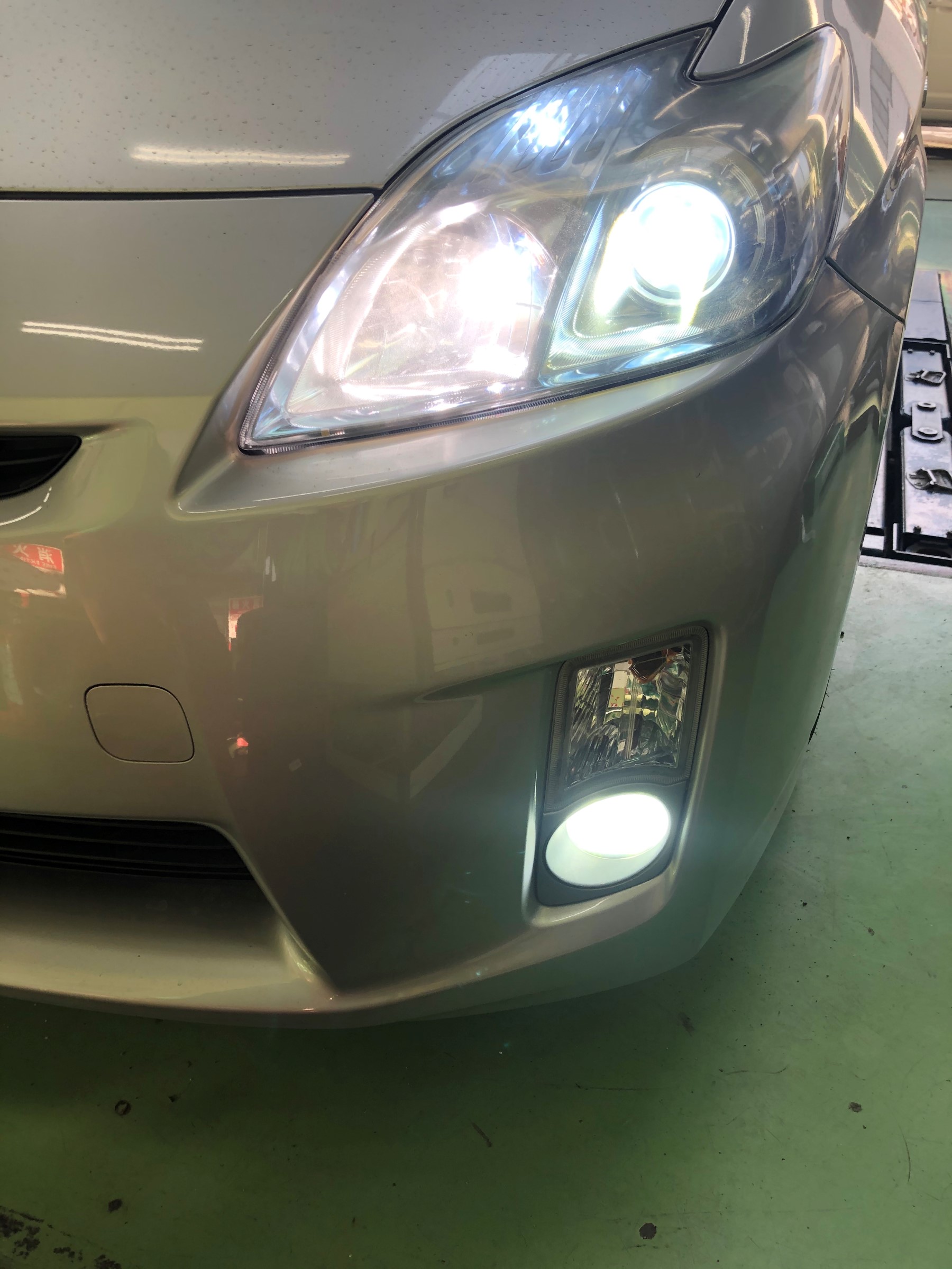 日本ライティングLEDヘッドライト、フォグライトバルブ交換 | トヨタ