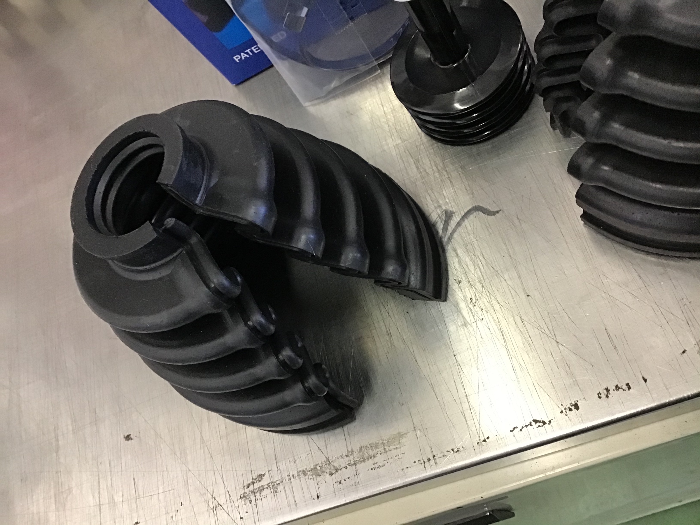 80系ヴォクシー ドライブシャフトブーツ交換 トヨタ ヴォクシー サービス事例 タイヤ館 中津川 岐阜県のタイヤ カー用品ショップ タイヤからはじまる トータルカーメンテナンス タイヤ館グループ