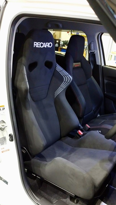 スイフト(ZC33S)に レカロ SR-6 をお取付け♪ | 店舗おススメ情報