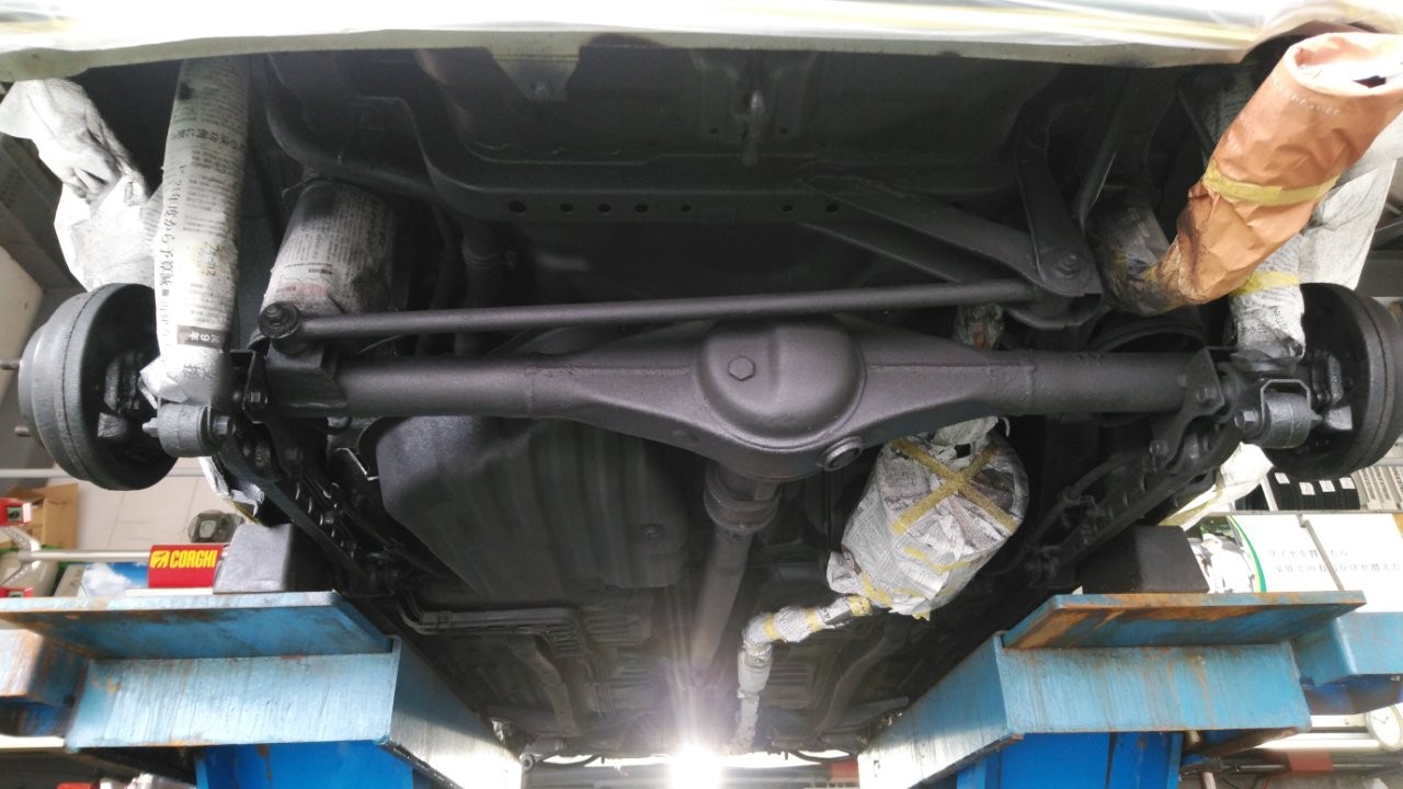 当店も下回り弾性塗料防錆やってます スタッフ日記 タイヤ館 手稲 タイヤからはじまる トータルカーメンテナンス タイヤ館グループ