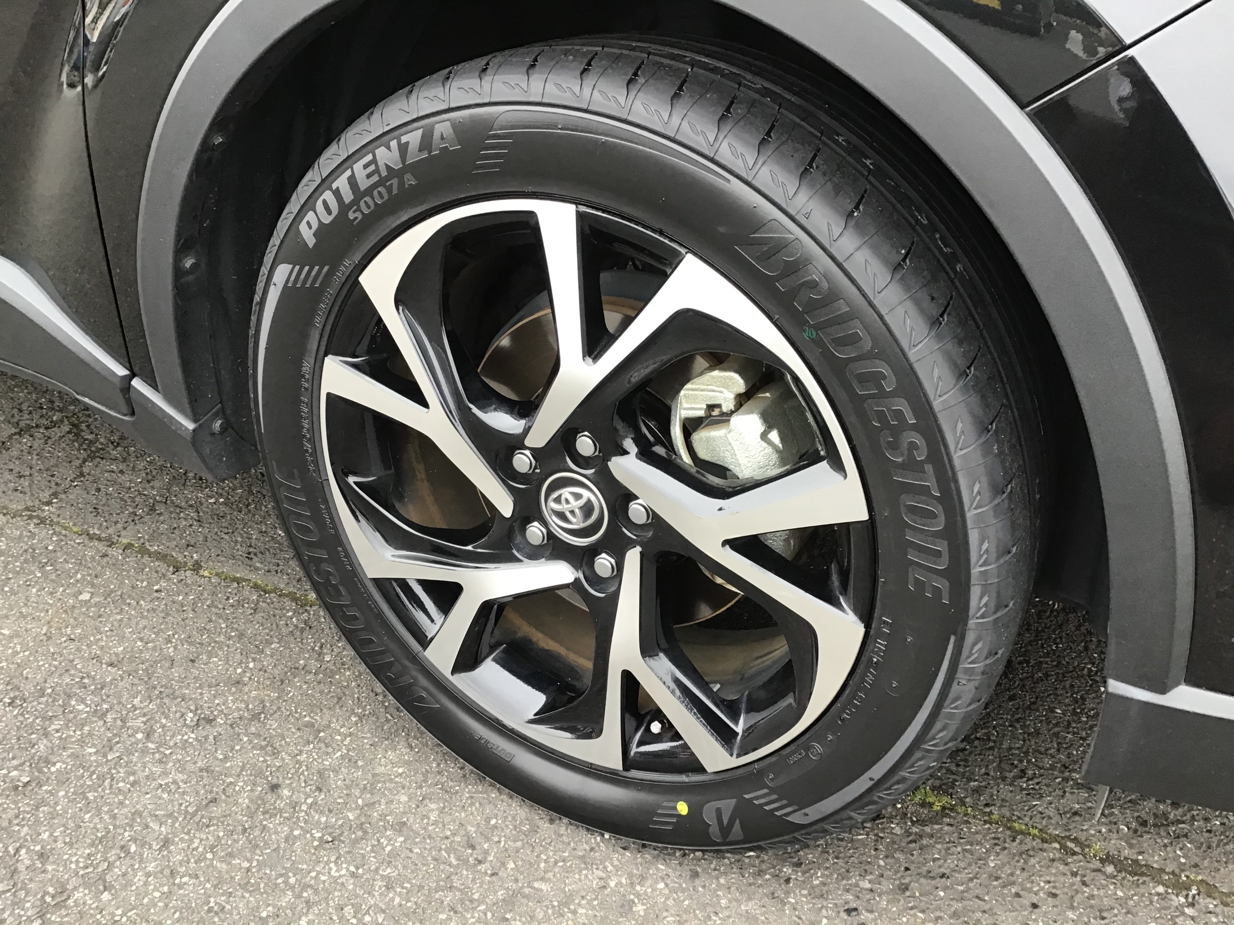 ＳＵＶにポテンザ！？いえいえ全然おかしくないですよ！ | トヨタ C-HR
