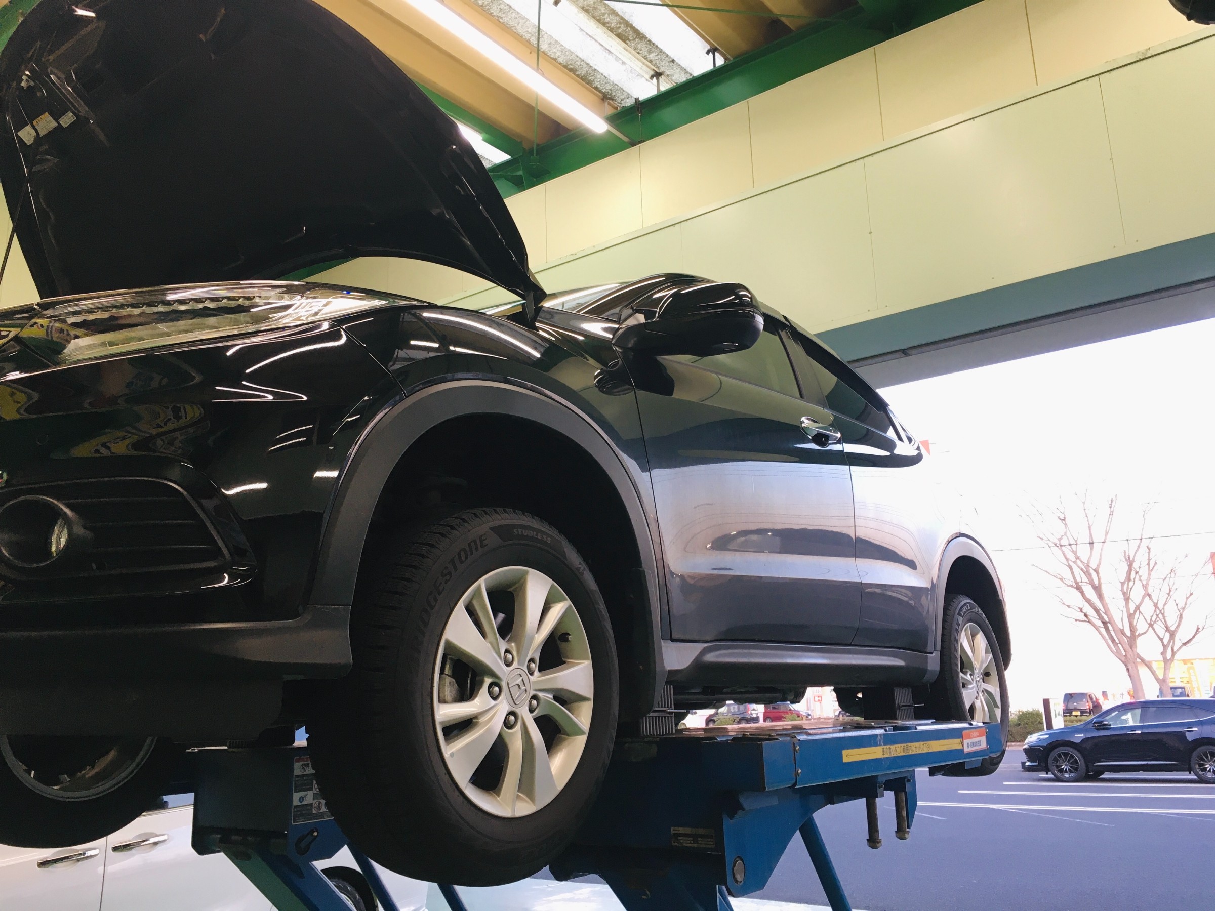 ホンダ ヴェゼル 2色切替なledフォグランプ取り付け ホンダ ヴェゼル メンテナンス商品 サービス事例 タイヤ館 倉吉 タイヤからはじまる トータルカーメンテナンス タイヤ館グループ