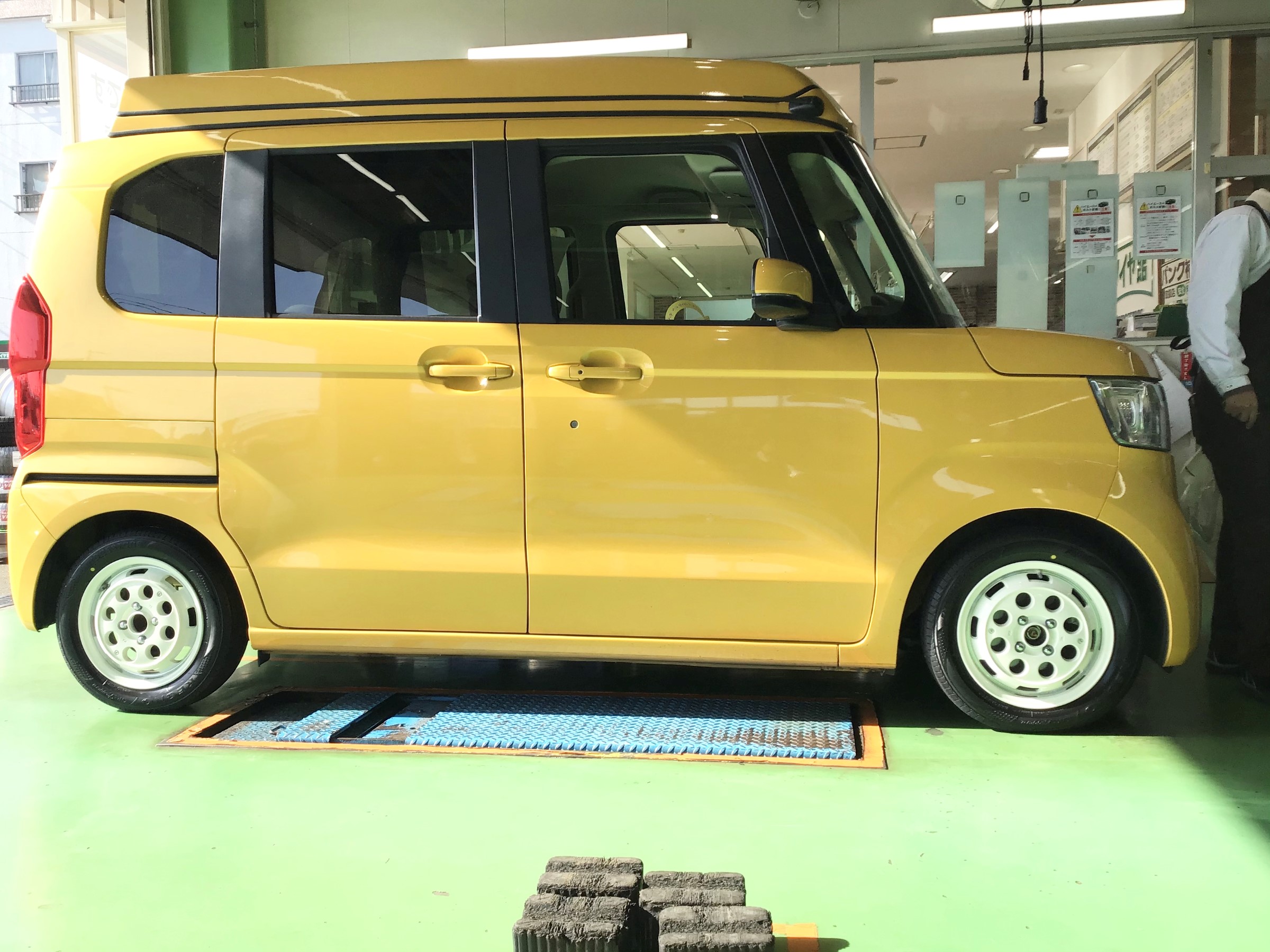 ホンダ N-BOX アルミセット取付 | サービス事例 | タイヤ館 横須賀