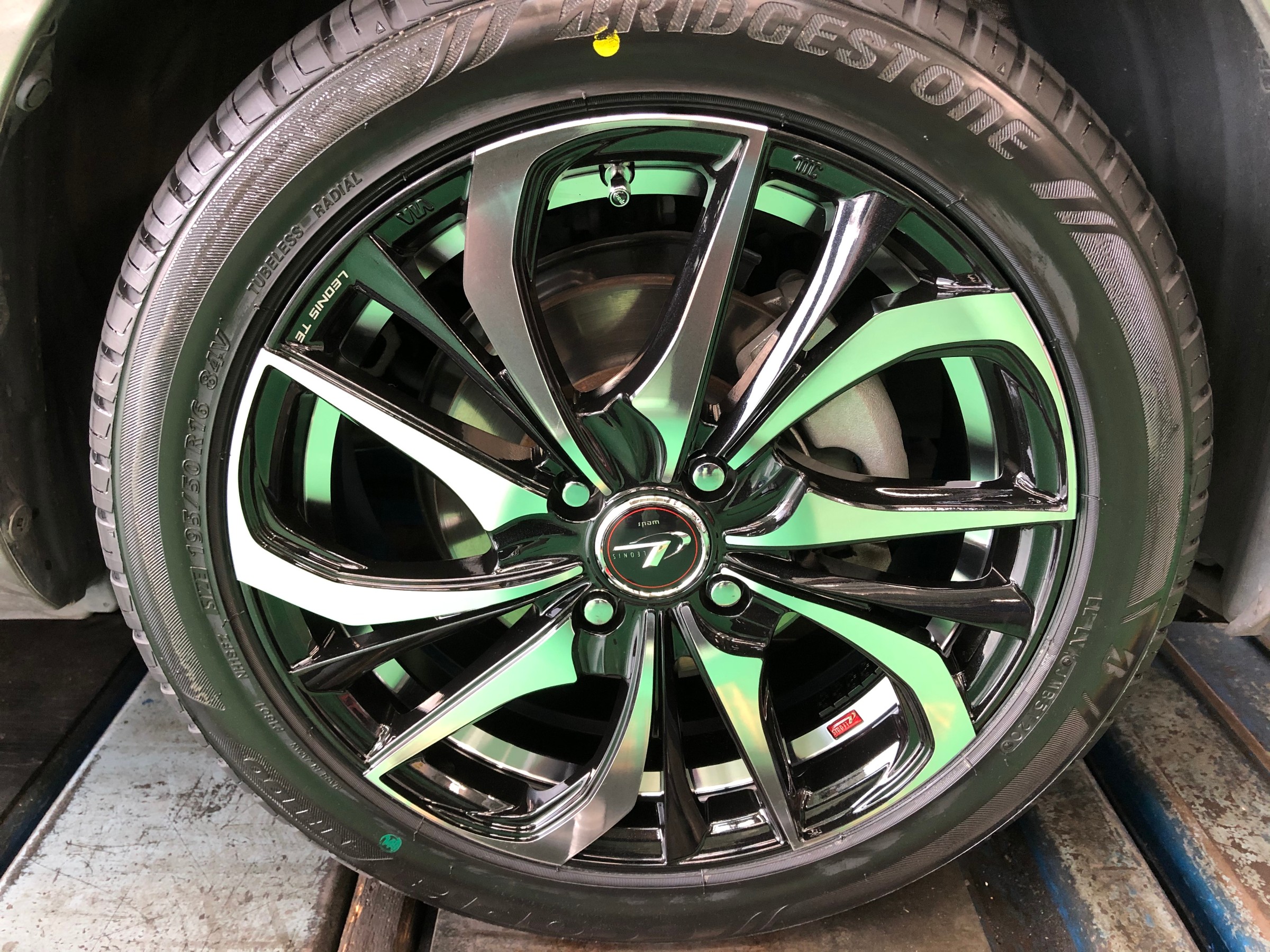 ヴィッツ アルミホイールセット取付 | 店舗おススメ情報 | タイヤ館