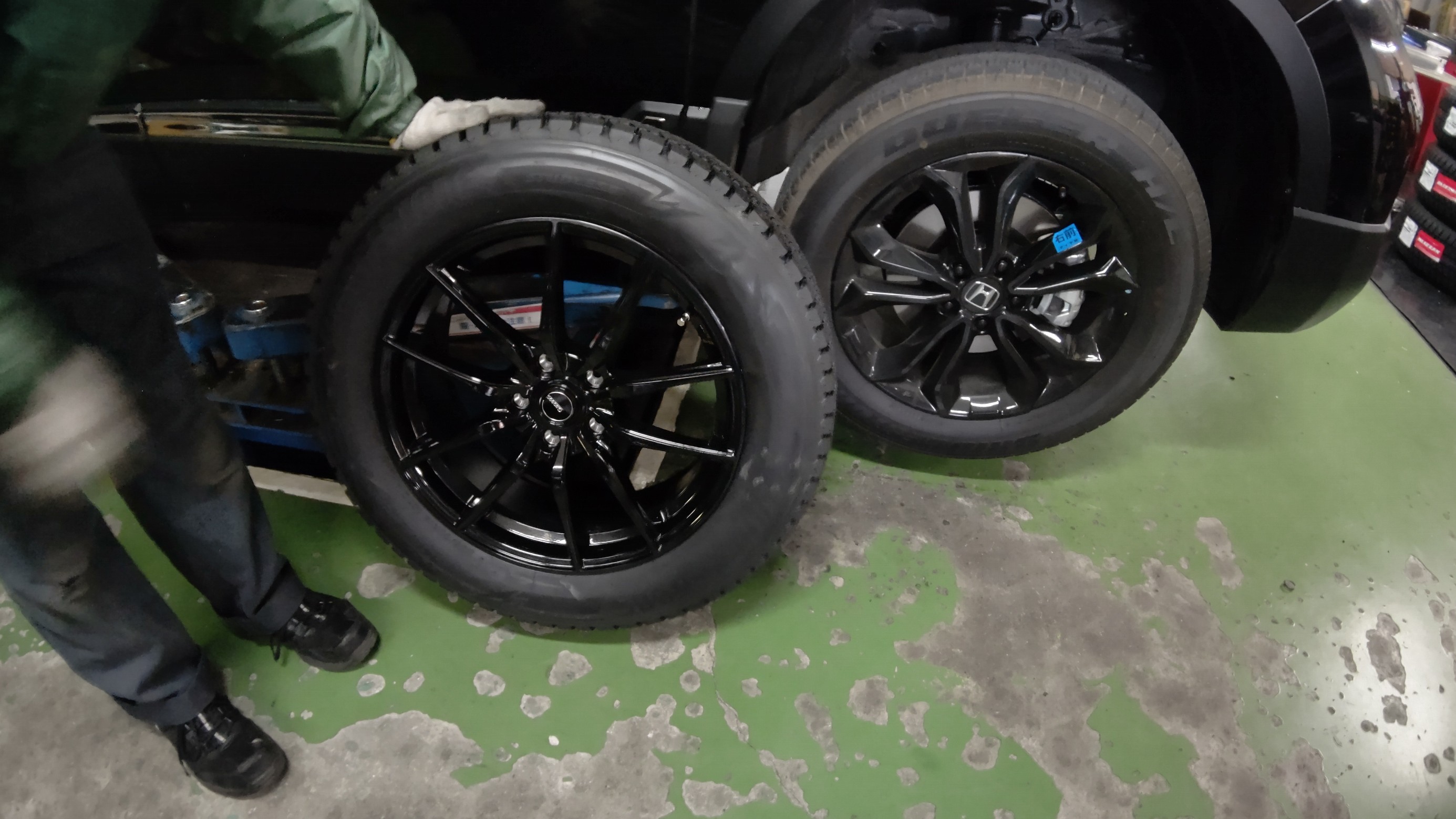 CR-Vにスタッドレスタイヤを取り付けしました。 | ホンダ CR-V タイヤ