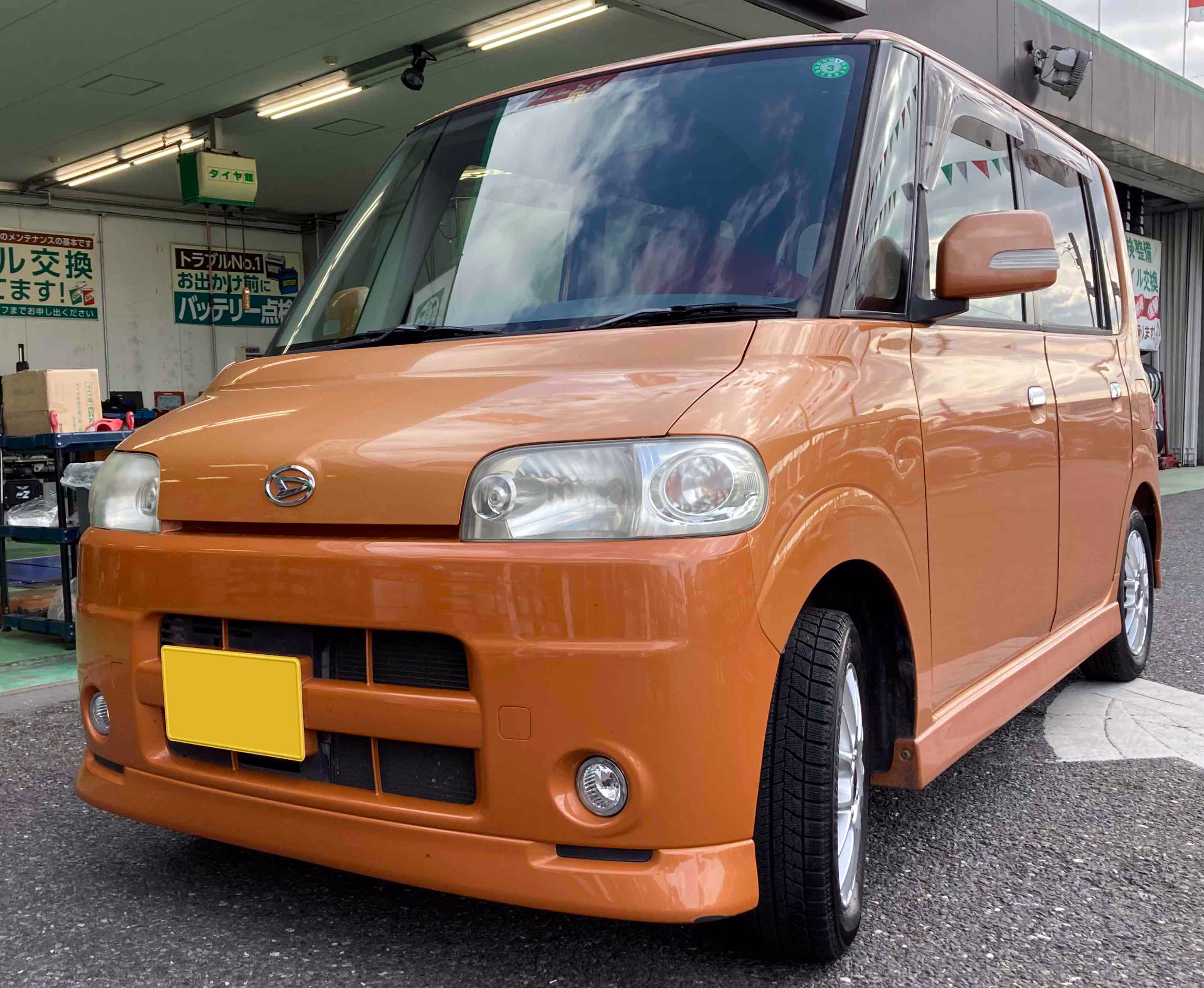 ダイハツ タント L350 トラブル多し イグニッションコイル スパークプラグの交換です ダイハツ タント メンテナンス商品 パーツ取付 各種用品取付 サービス事例 タイヤ館 土浦北インター 茨城県のタイヤ カー用品ショップ タイヤからはじまる トータル